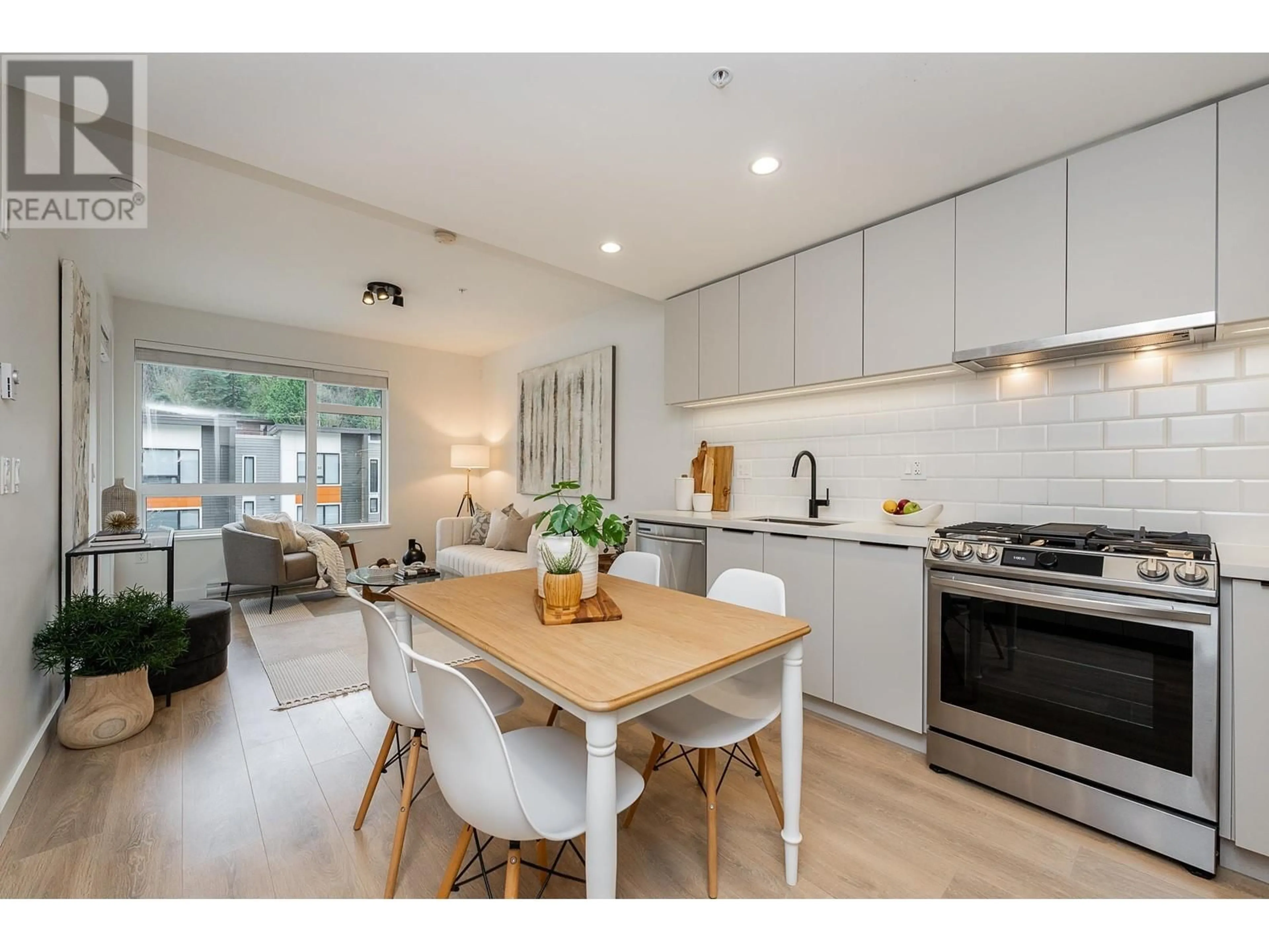 Open concept kitchen for 309 3038 ST GEORGE STREET, Port Moody British Columbia V3H0L3