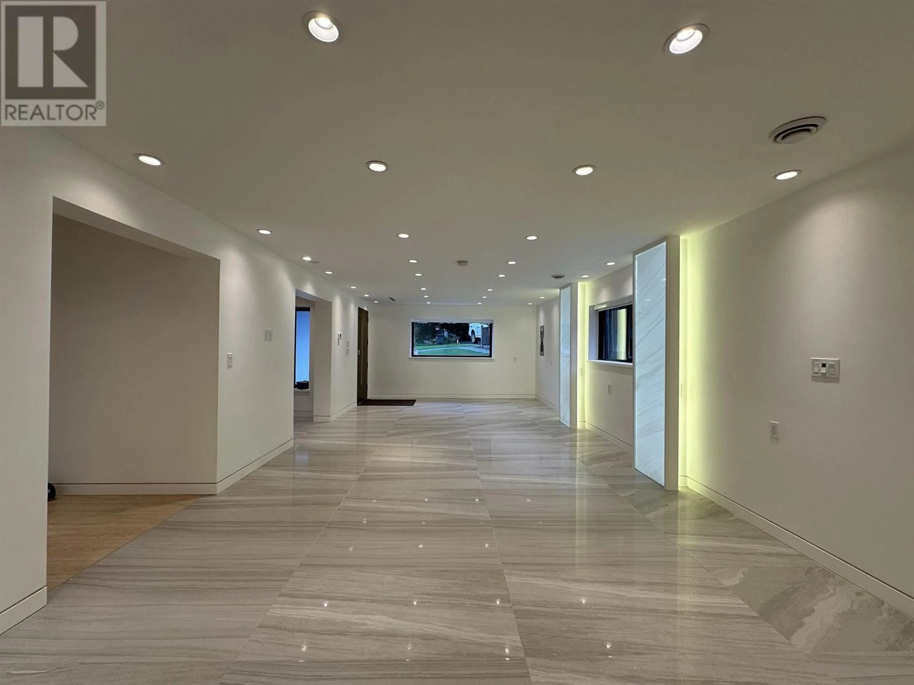 Indoor foyer, ceramic floors for 8258 BURNLAKE DRIVE, Burnaby British Columbia V5A3K9