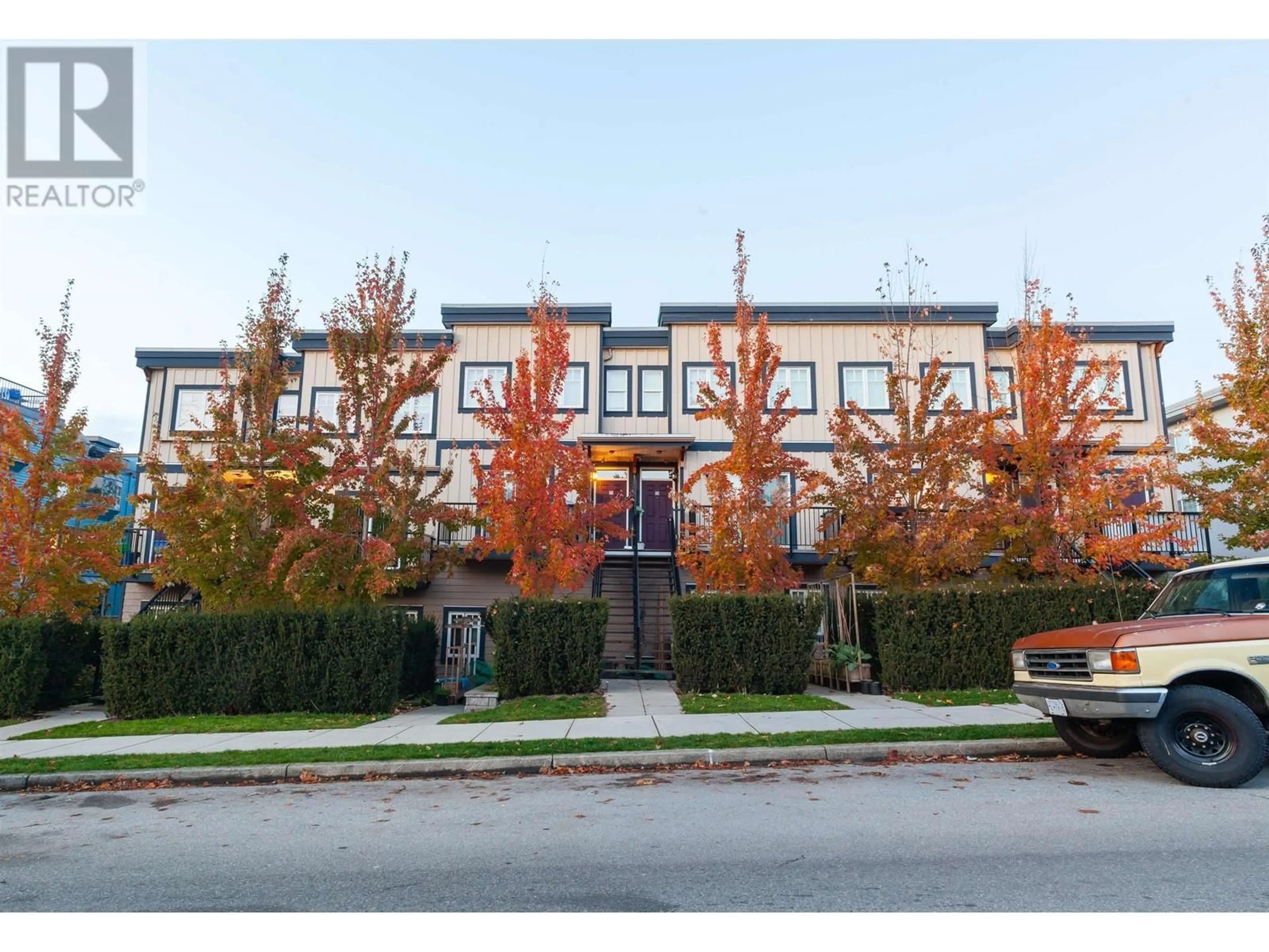 A pic from exterior of the house or condo, the street view for 211 2273 TRIUMPH STREET, Vancouver British Columbia V5L1L2