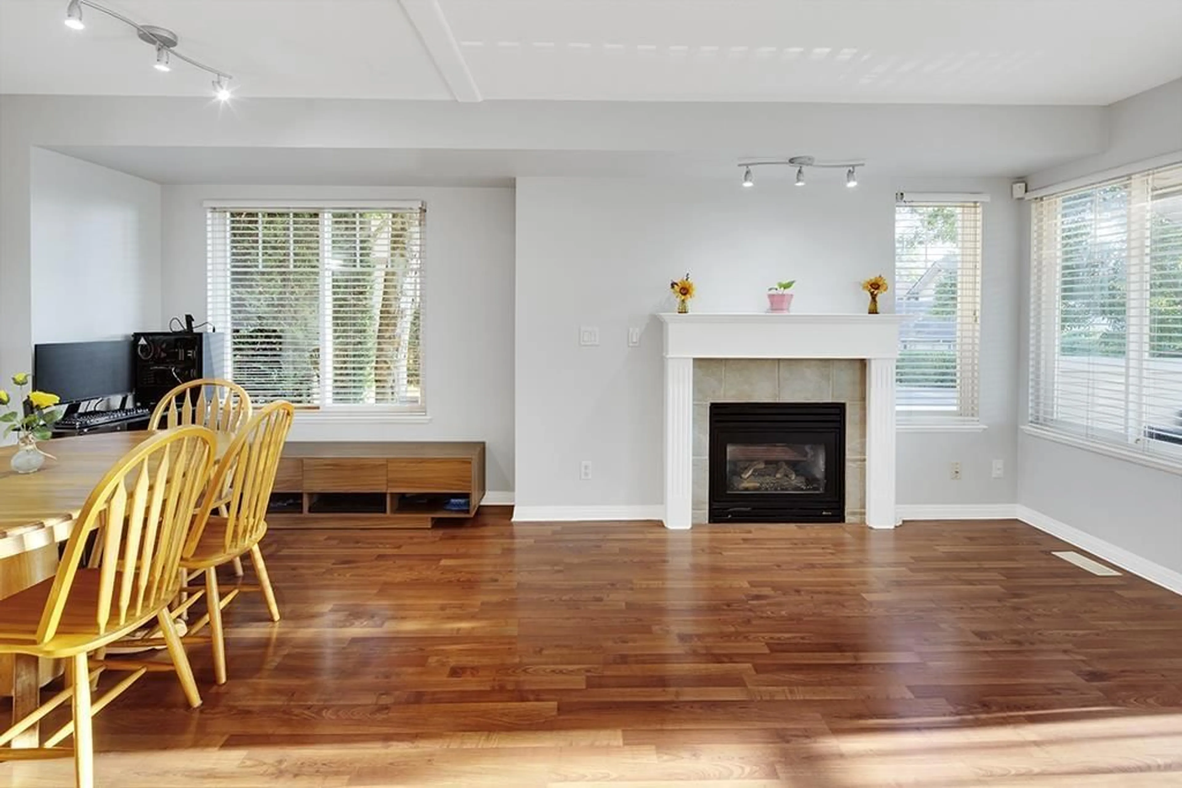 Living room, wood floors for 54 8888 151 STREET, Surrey British Columbia V3R0Z9