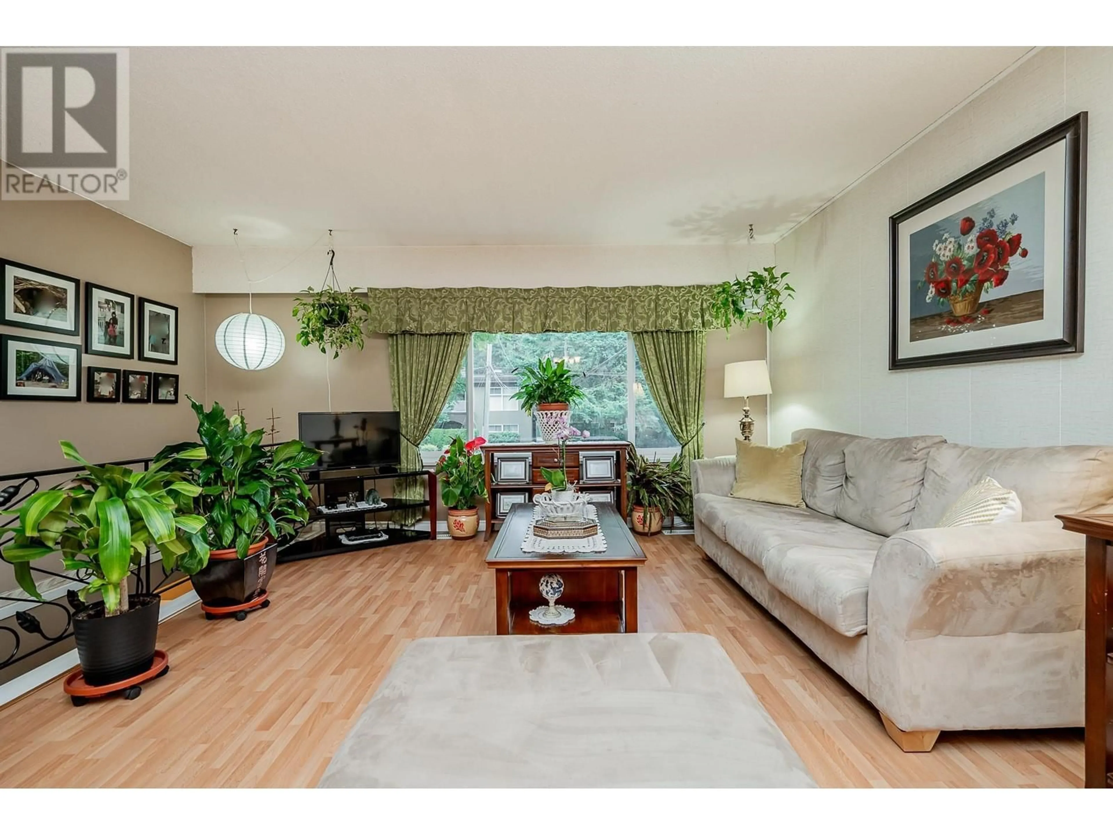 Living room, wood floors for 2127 CENTRAL AVENUE, Port Coquitlam British Columbia V3C1V4