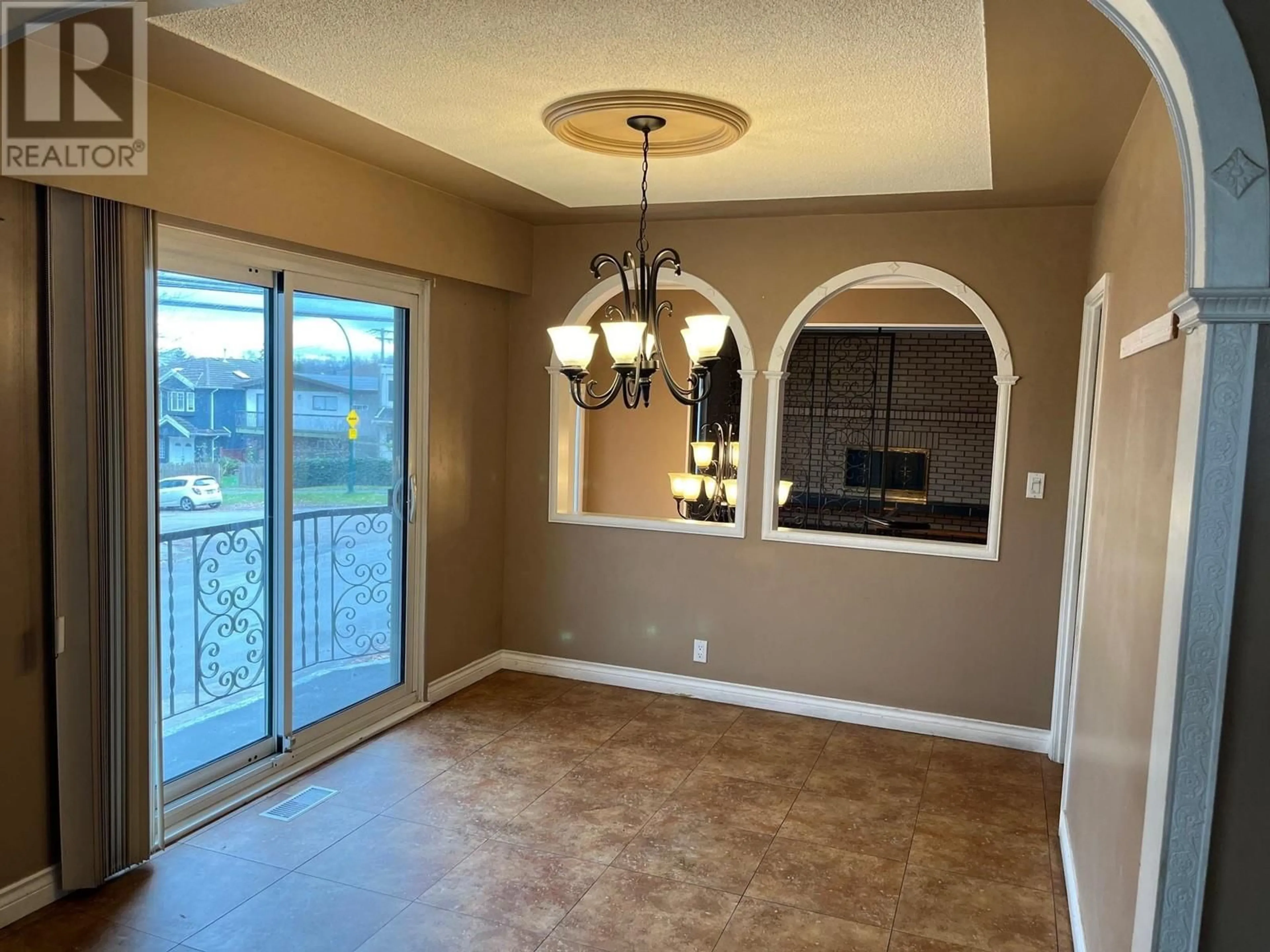 Indoor entryway, wood floors for 1785 CASSIAR STREET, Vancouver British Columbia V5M3W4