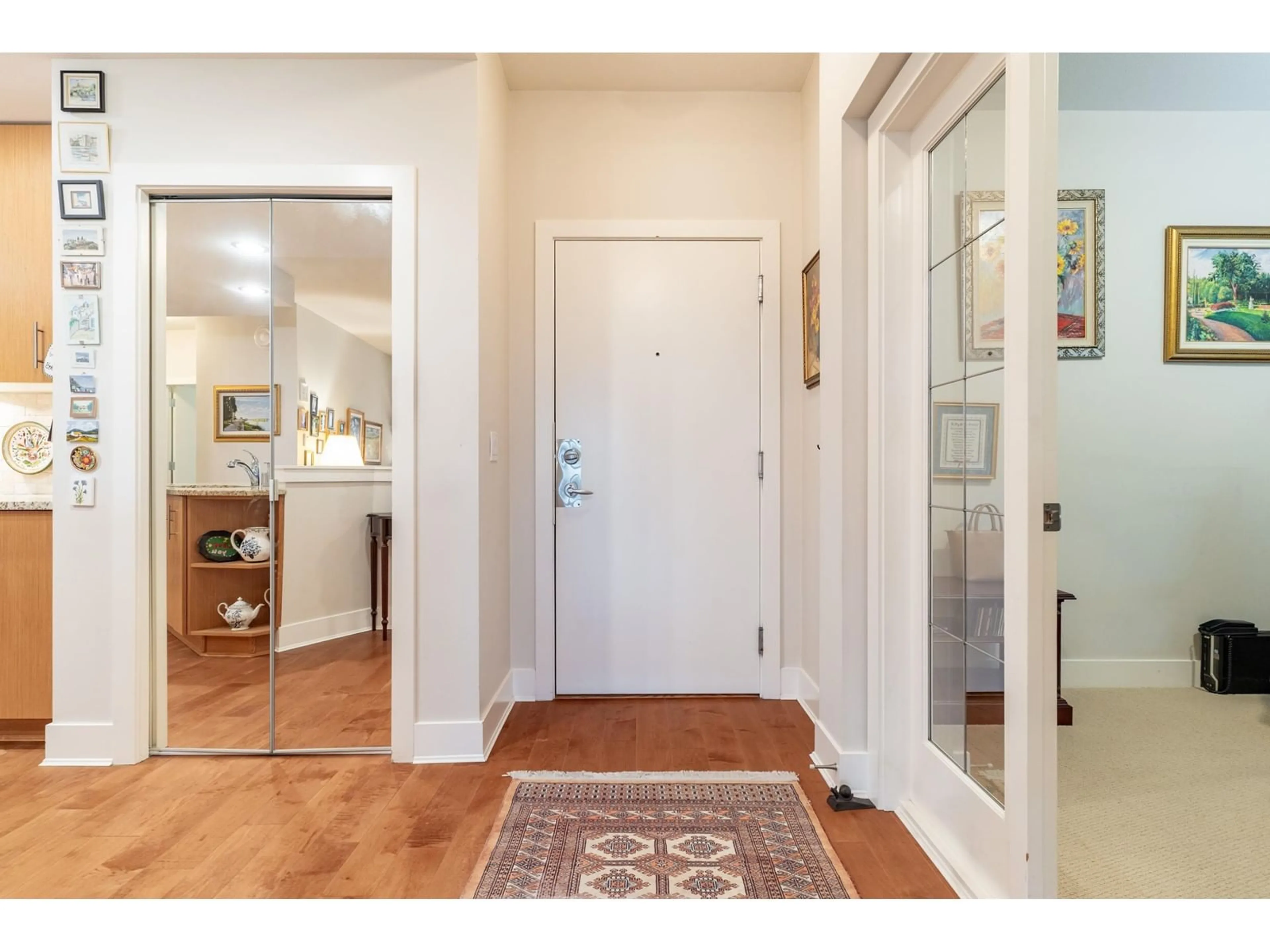 Indoor entryway, wood floors for 207 16477 64 AVENUE, Surrey British Columbia V3S6V7