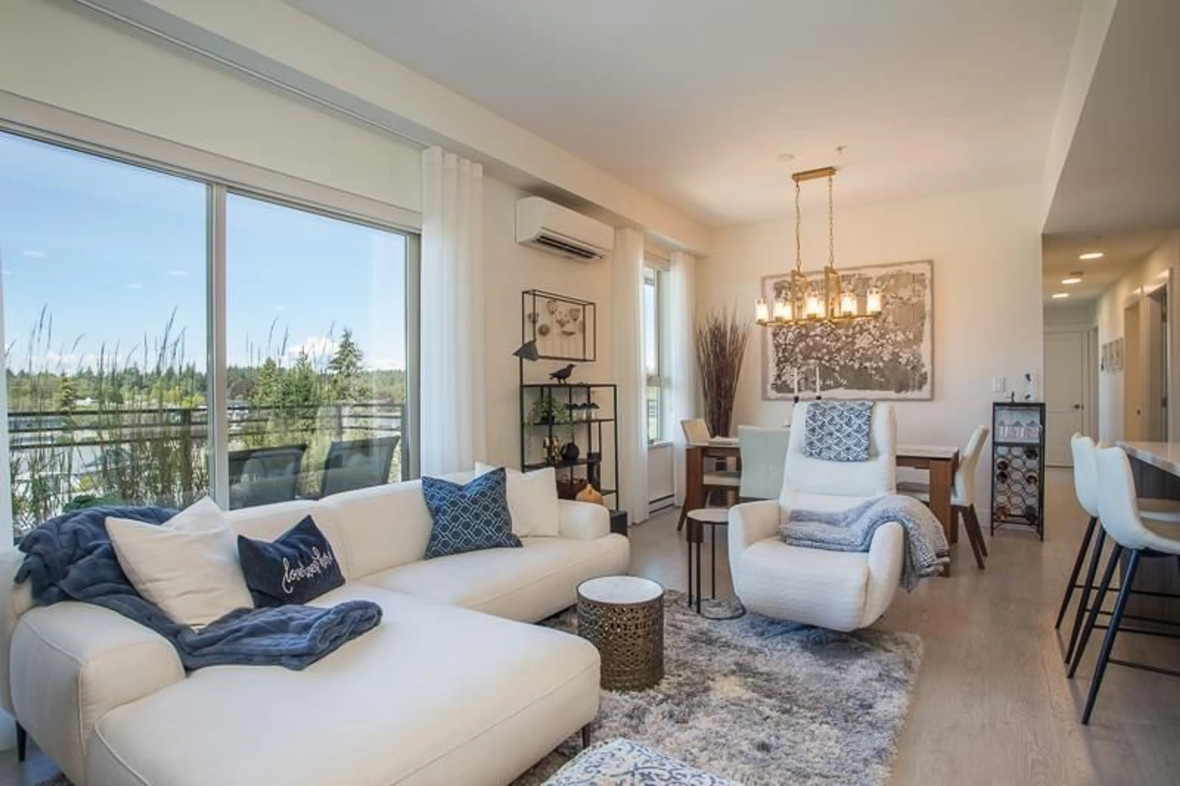 Living room, wood floors for 502 14022 NORTH BLUFF ROAD, White Rock British Columbia V4B0B7