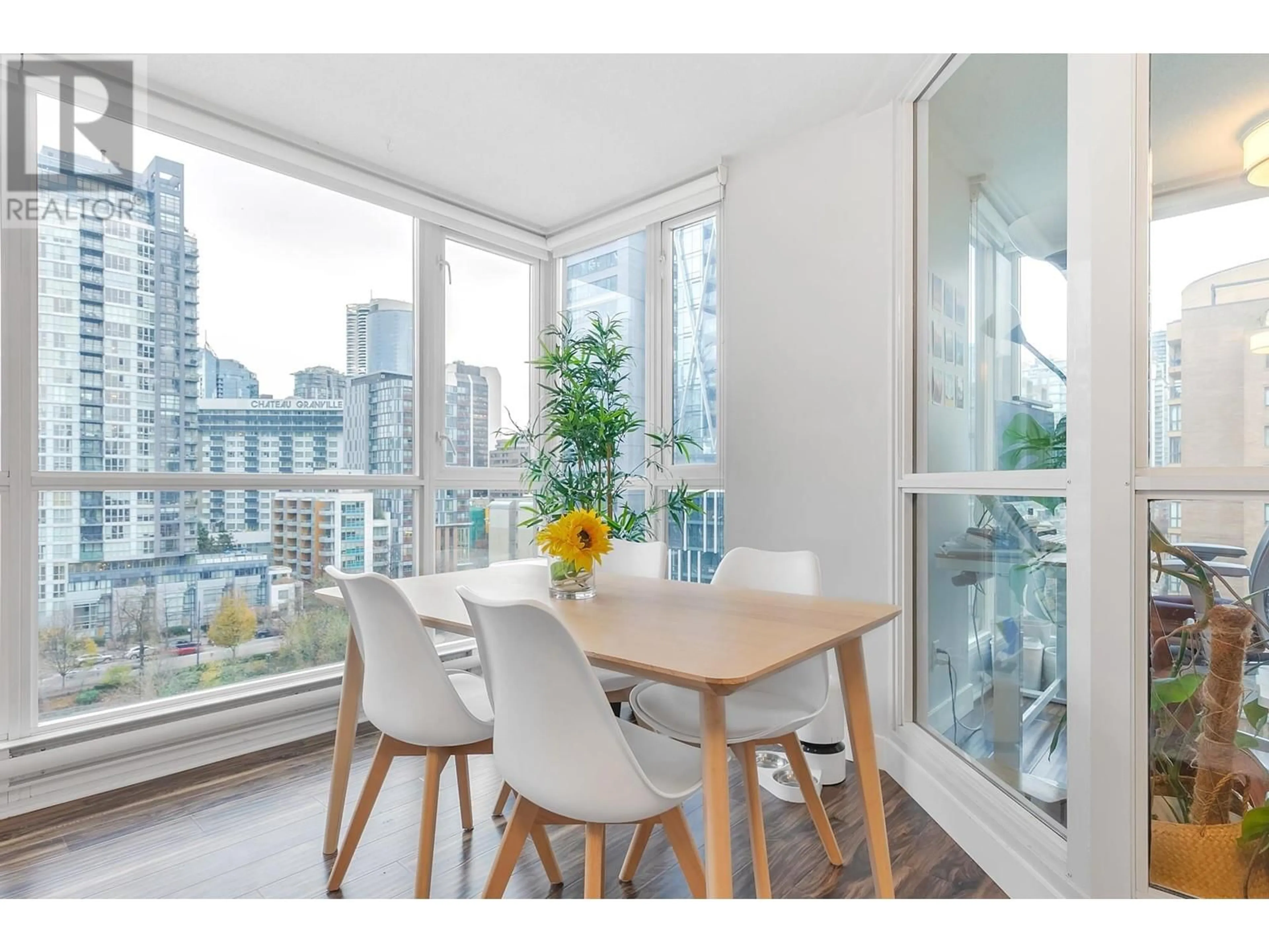 Dining room, wood floors for 1003 1188 RICHARDS STREET, Vancouver British Columbia V6B3E6