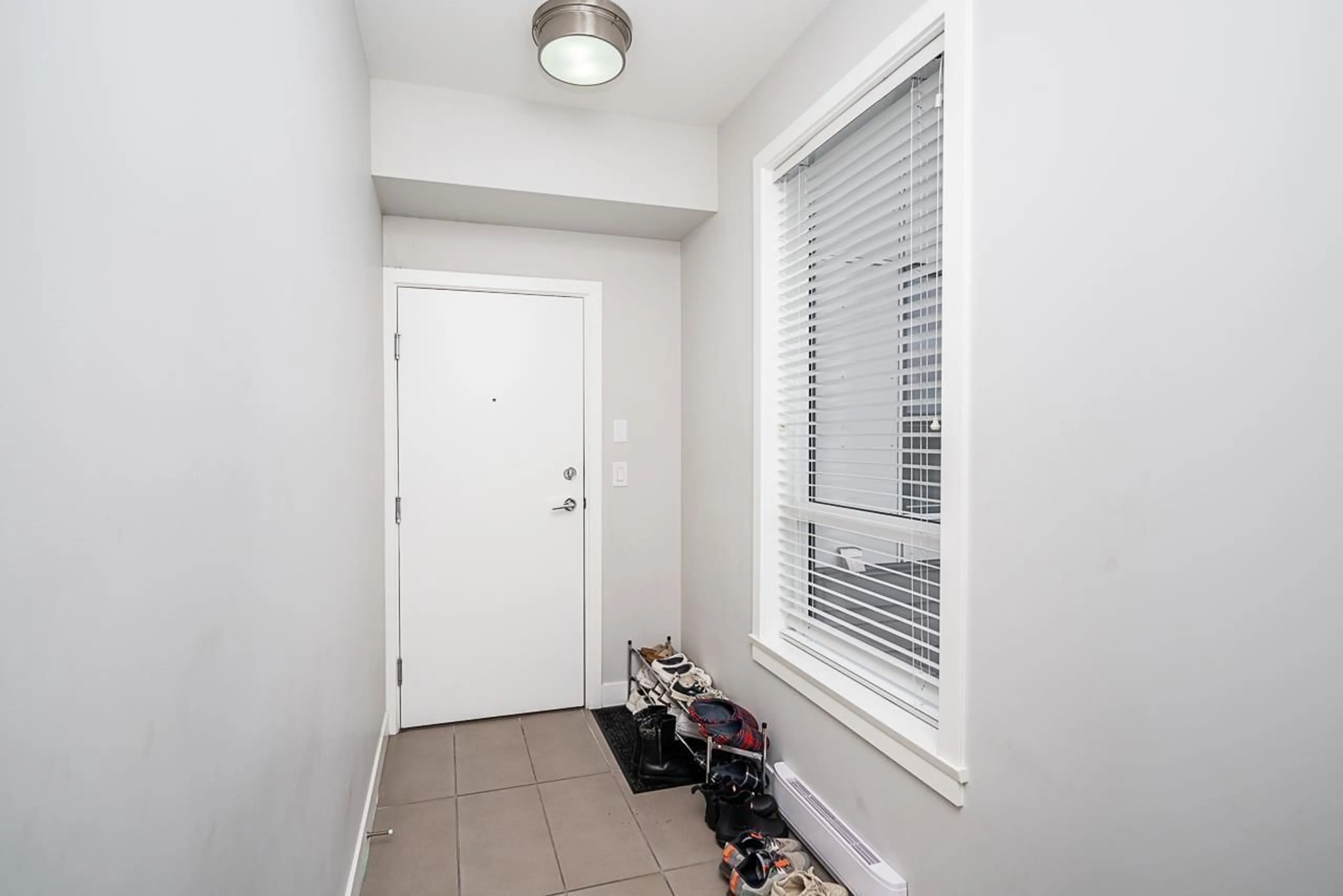 Indoor entryway, not visible floor for 411 10477 154 STREET, Surrey British Columbia V3R0C6