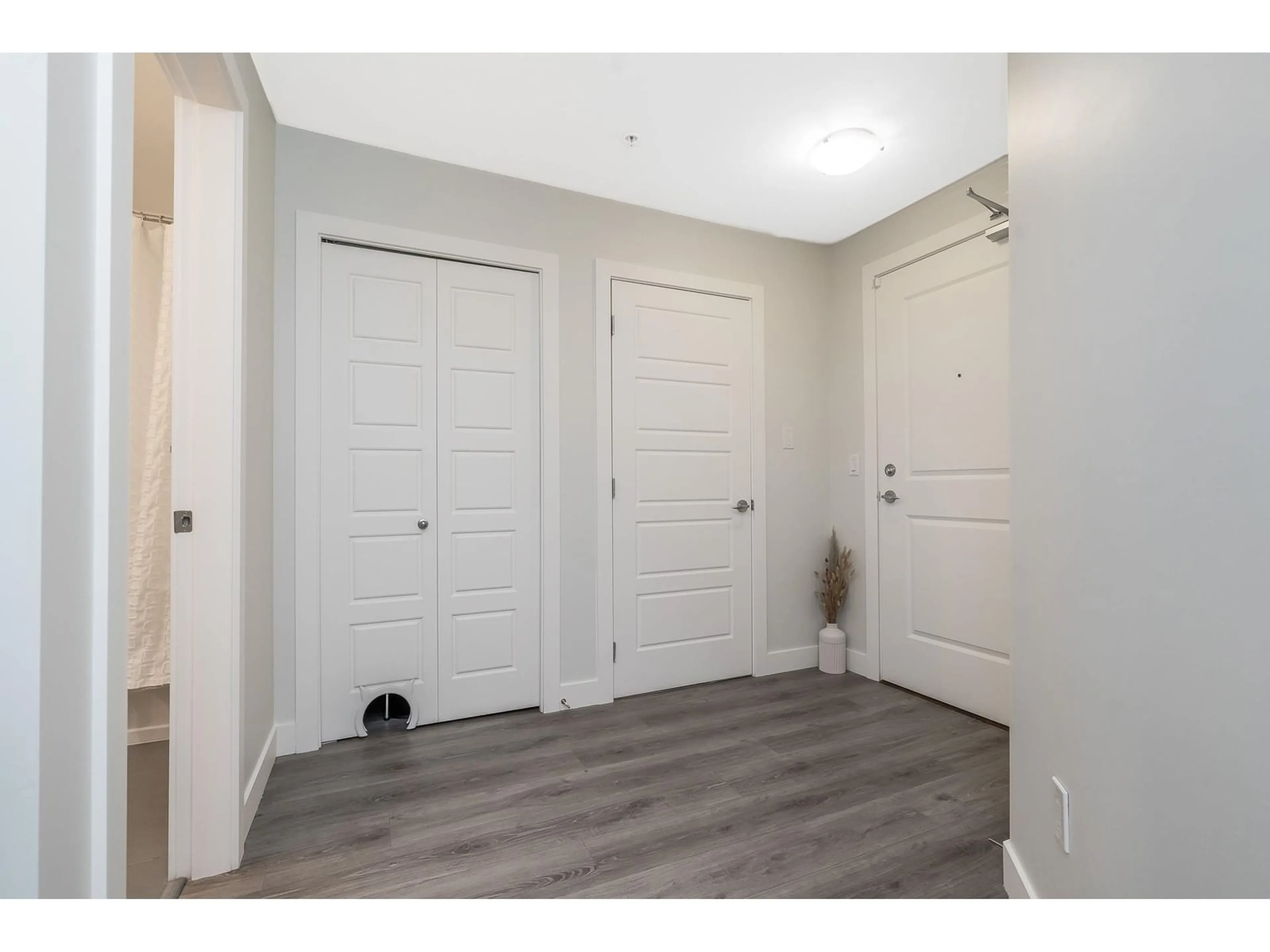 Indoor entryway, not visible floor for 106 20219 54A AVENUE, Langley British Columbia V3A0C7