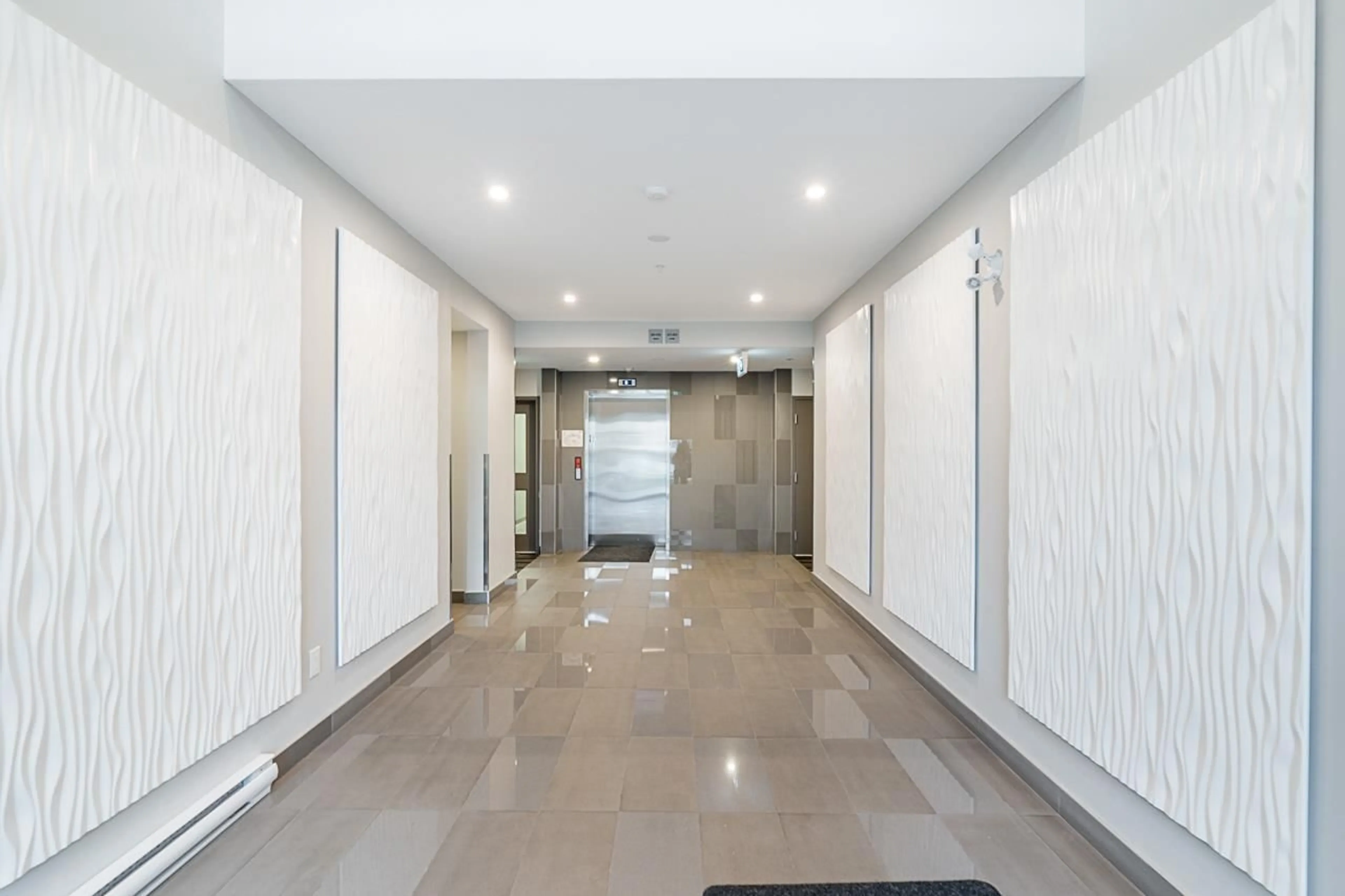 Indoor foyer, unknown floor for 506 15436 31 AVENUE, Surrey British Columbia V3Z1H3