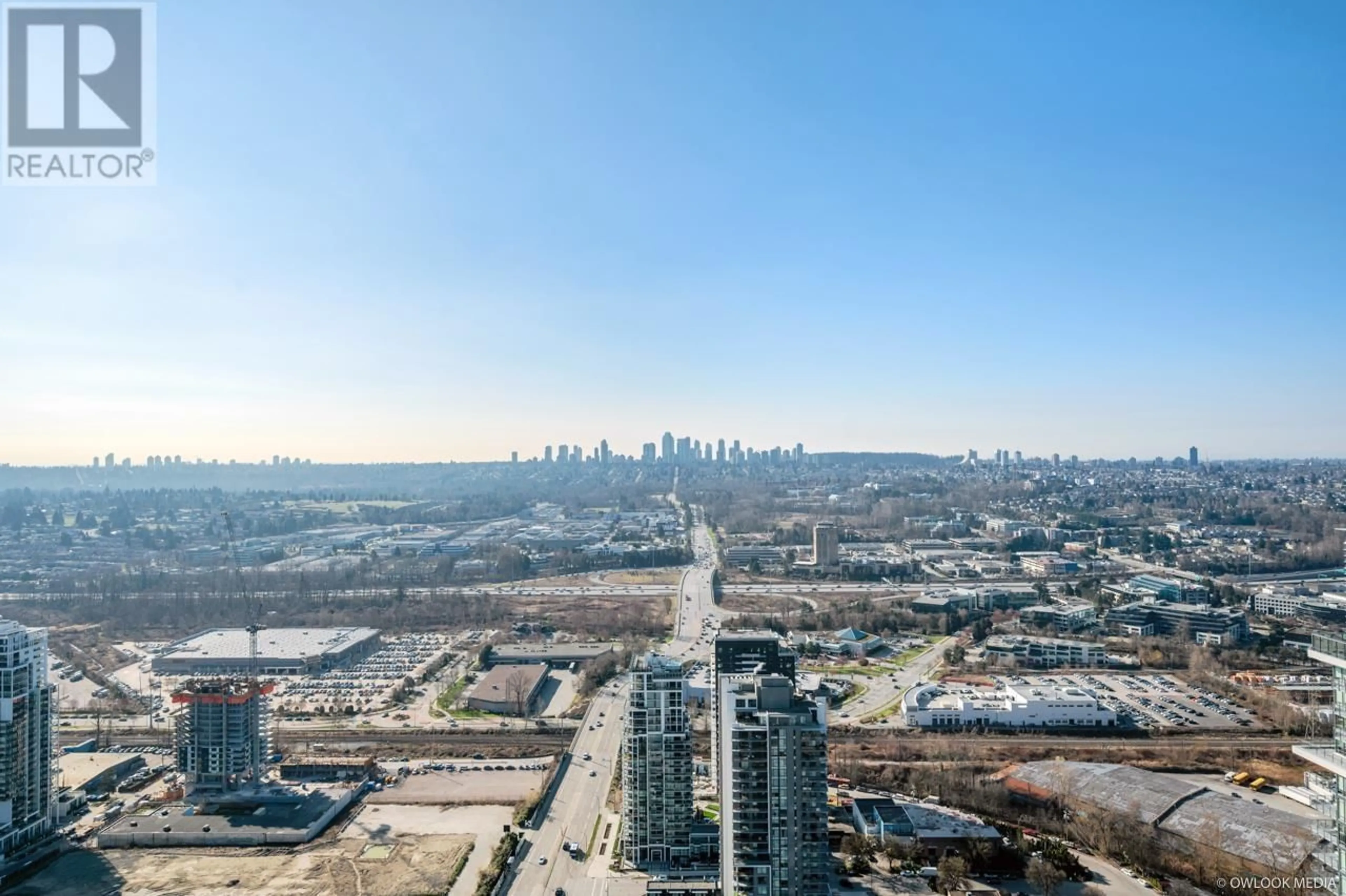 A pic from outside/outdoor area/front of a property/back of a property/a pic from drone, city buildings view from balcony for 4201 - 4485 SKYLINE DRIVE, Burnaby British Columbia V5C0J2