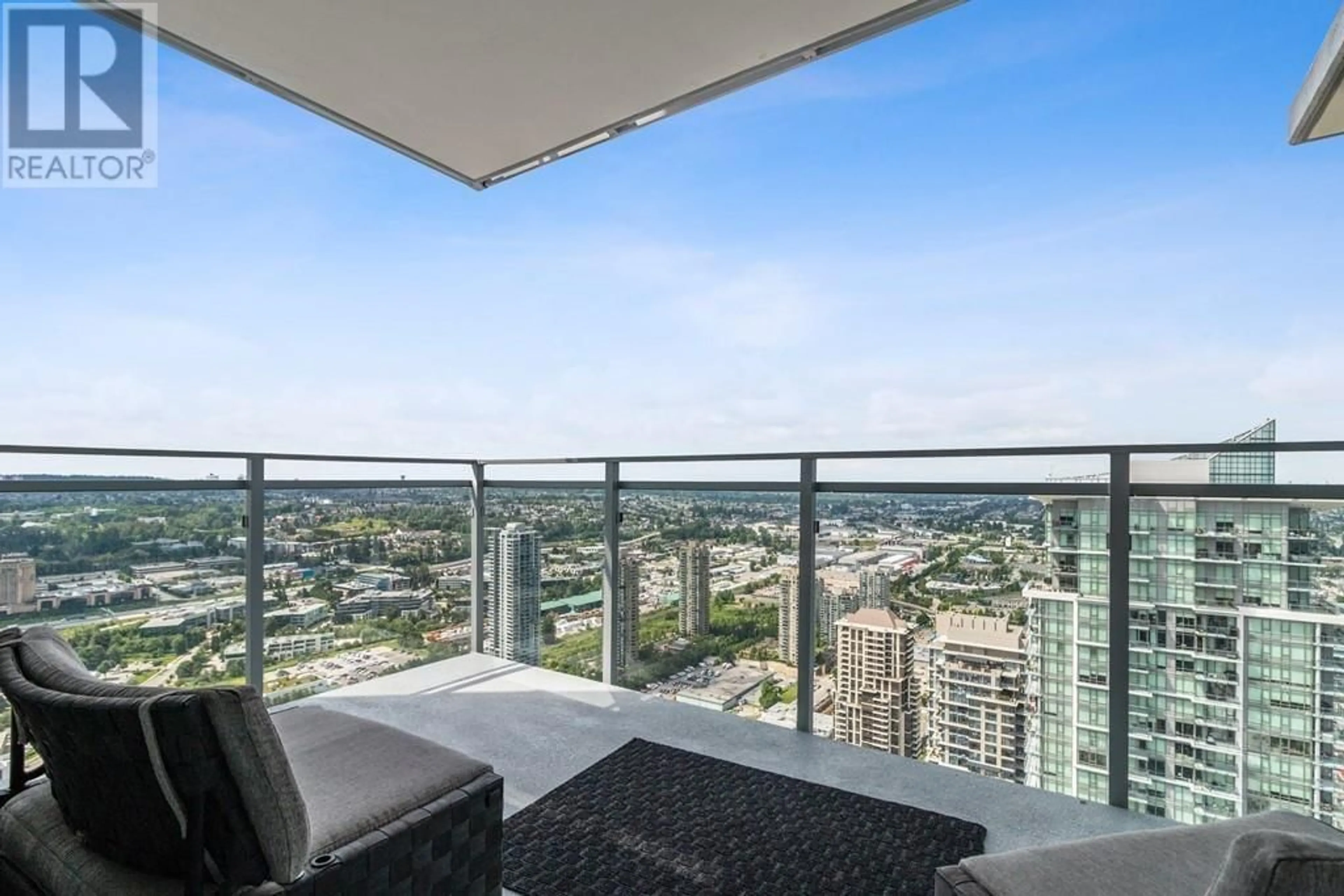 Balcony in the apartment, the view of city buildings for 4201 4485 SKYLINE DRIVE, Burnaby British Columbia V5C0J2