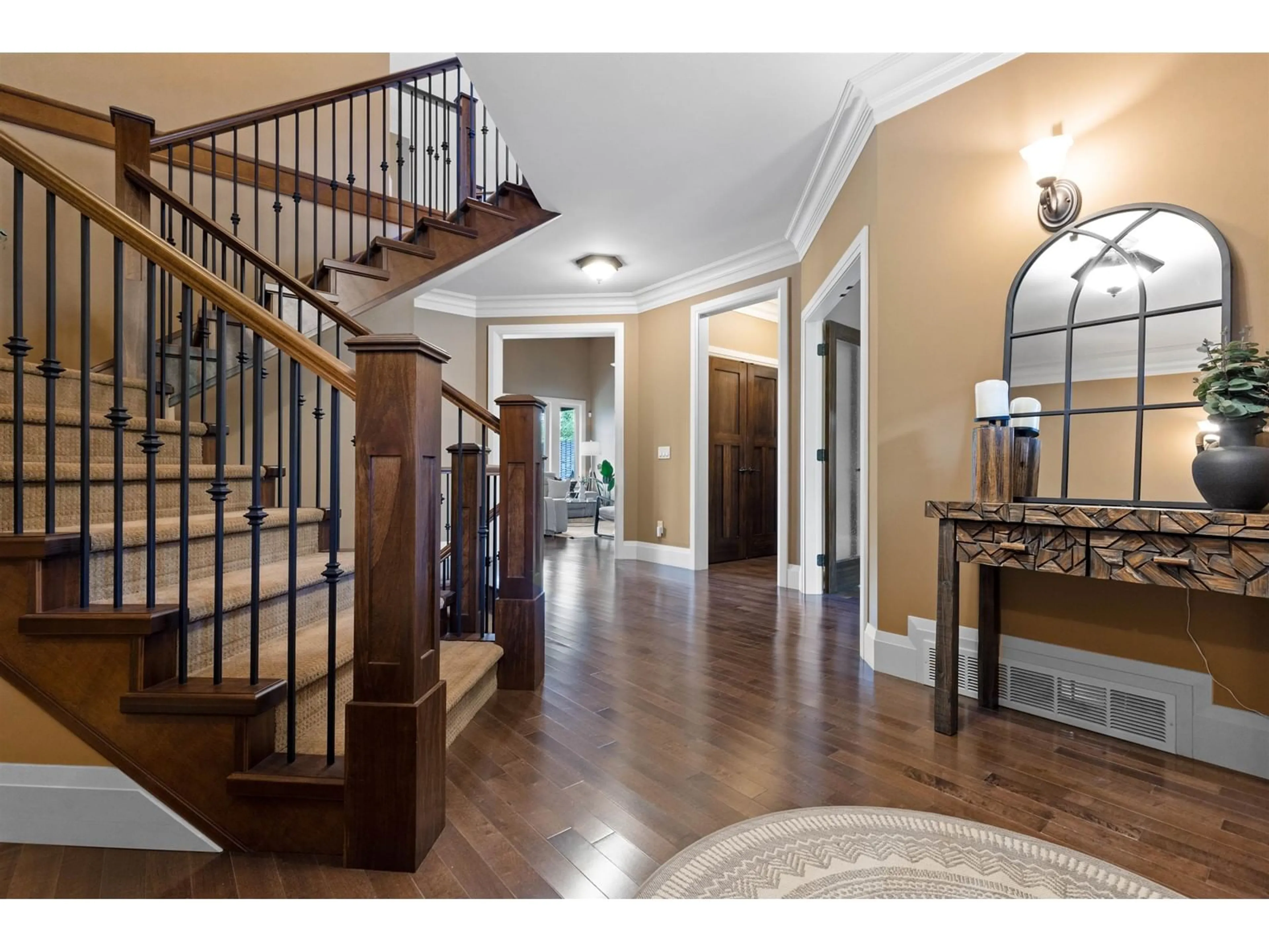 Indoor entryway, wood floors for 35658 GOODBRAND DRIVE, Abbotsford British Columbia V3G3E7