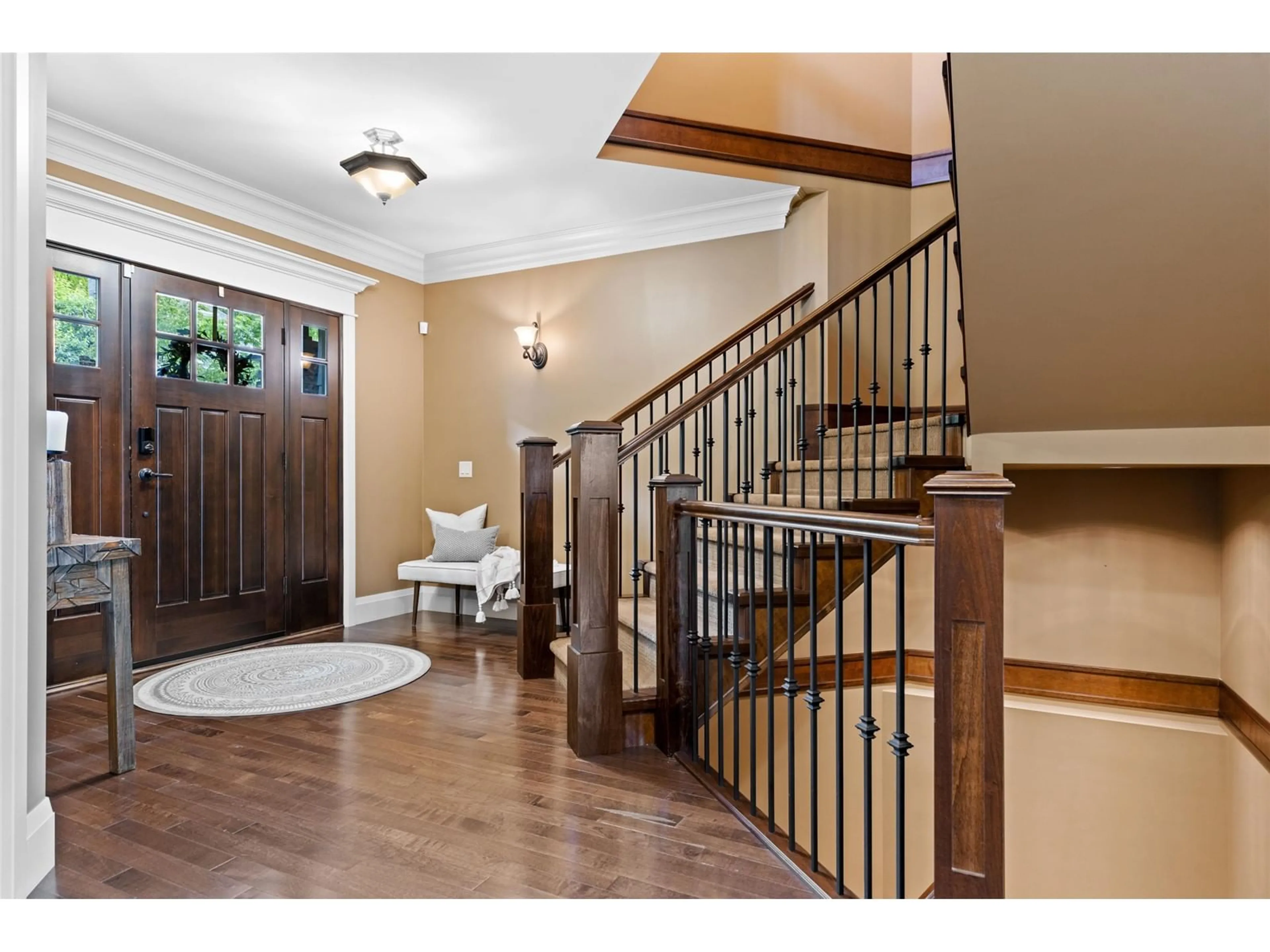 Indoor entryway, wood floors for 35658 GOODBRAND DRIVE, Abbotsford British Columbia V3G3E7