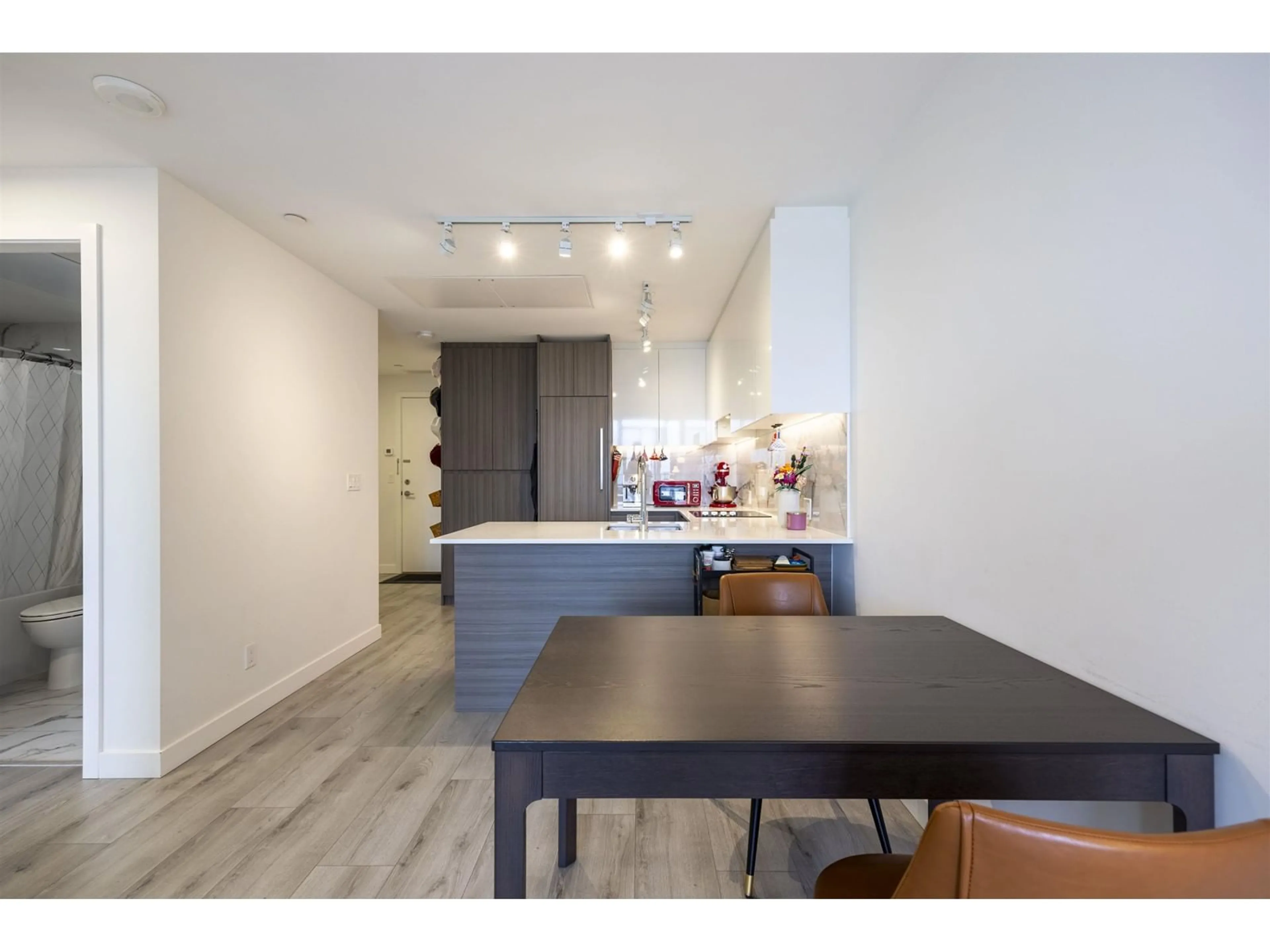 Other indoor space, wood floors for 1211 10626 CITY PARKWAY, Surrey British Columbia V3T0S3