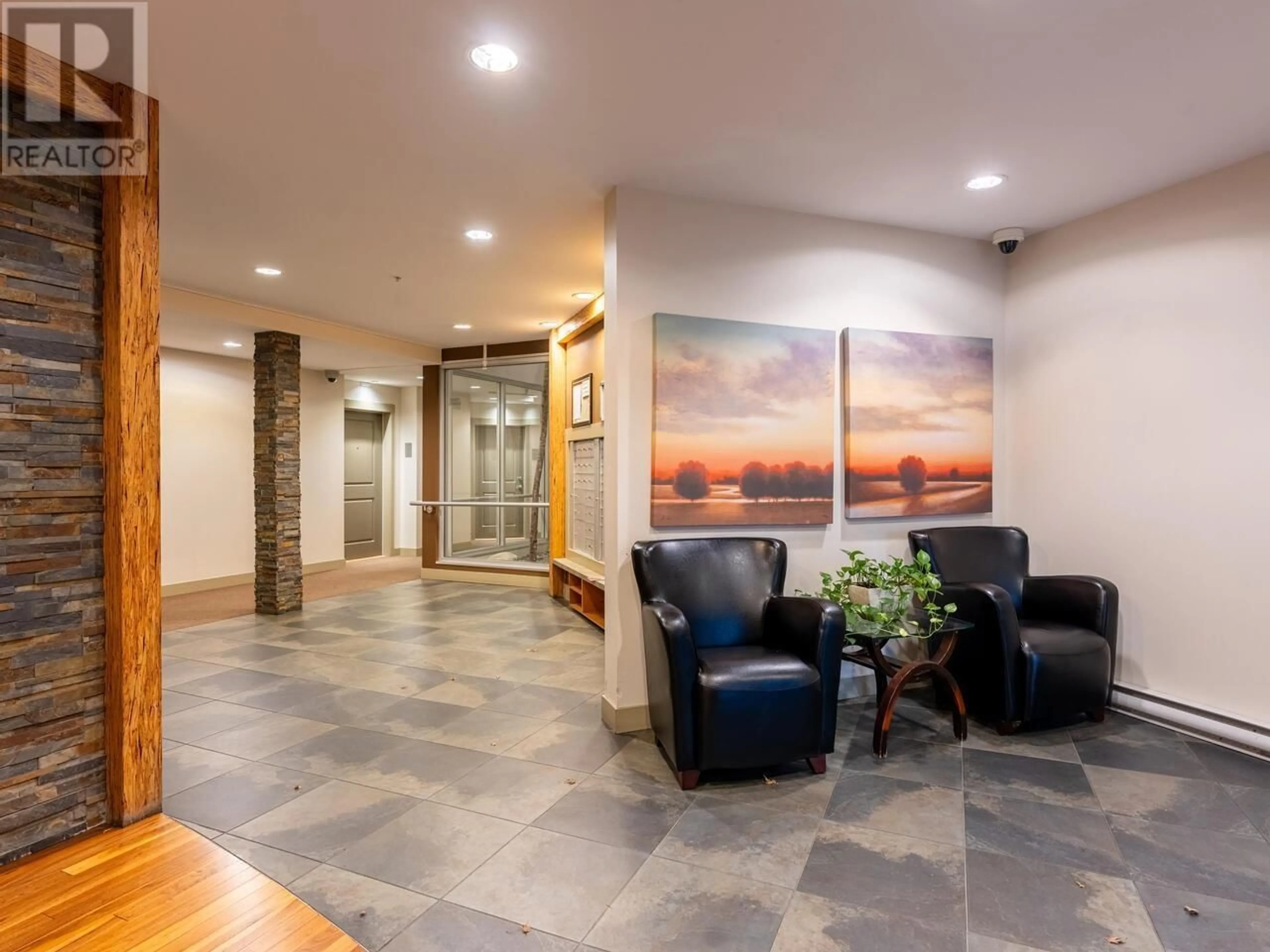 Indoor lobby, wood floors for 307 11950 HARRIS ROAD, Pitt Meadows British Columbia V3Y0B7