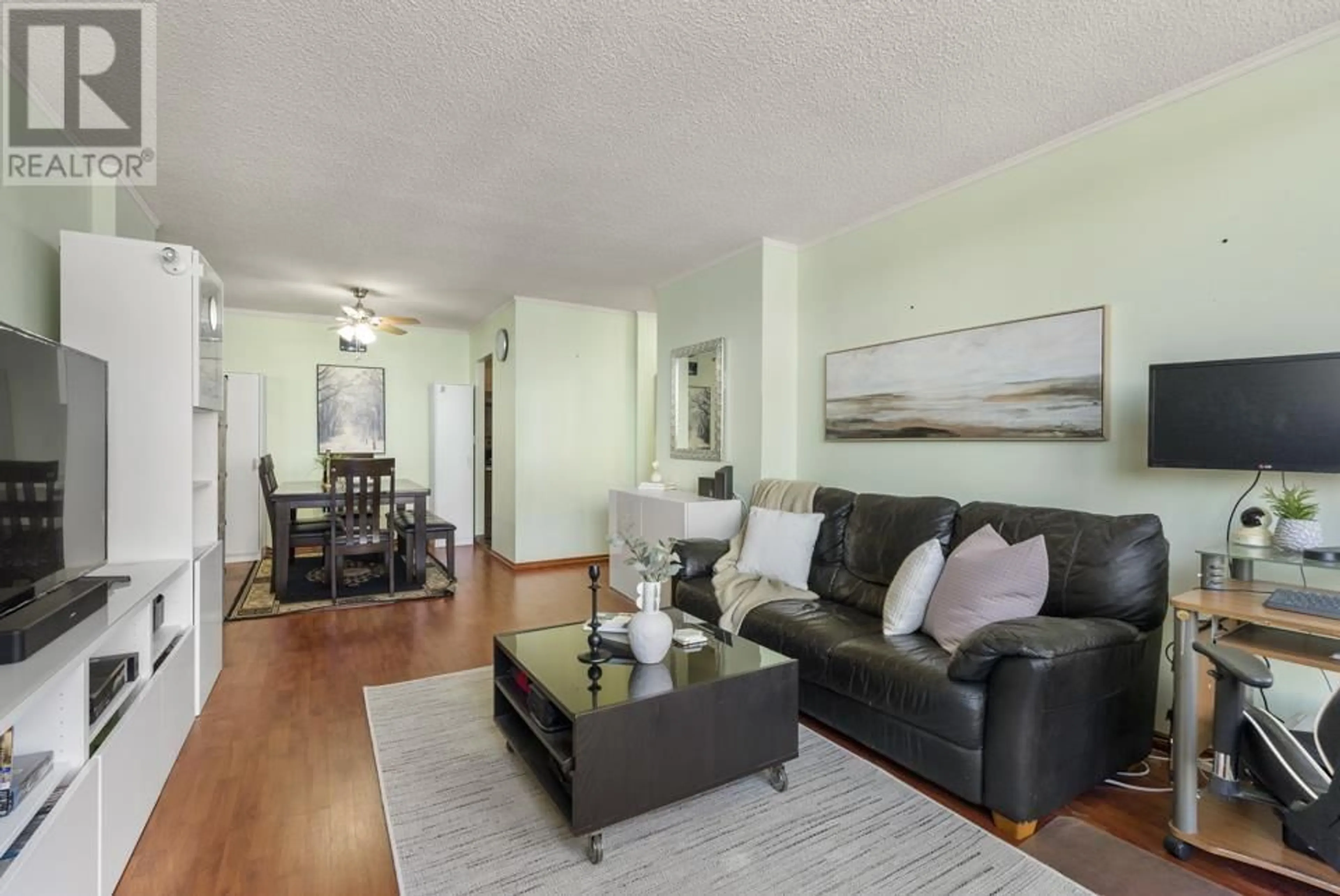 Living room, wood floors for 802 620 SEVENTH AVENUE, New Westminster British Columbia V3M5T6