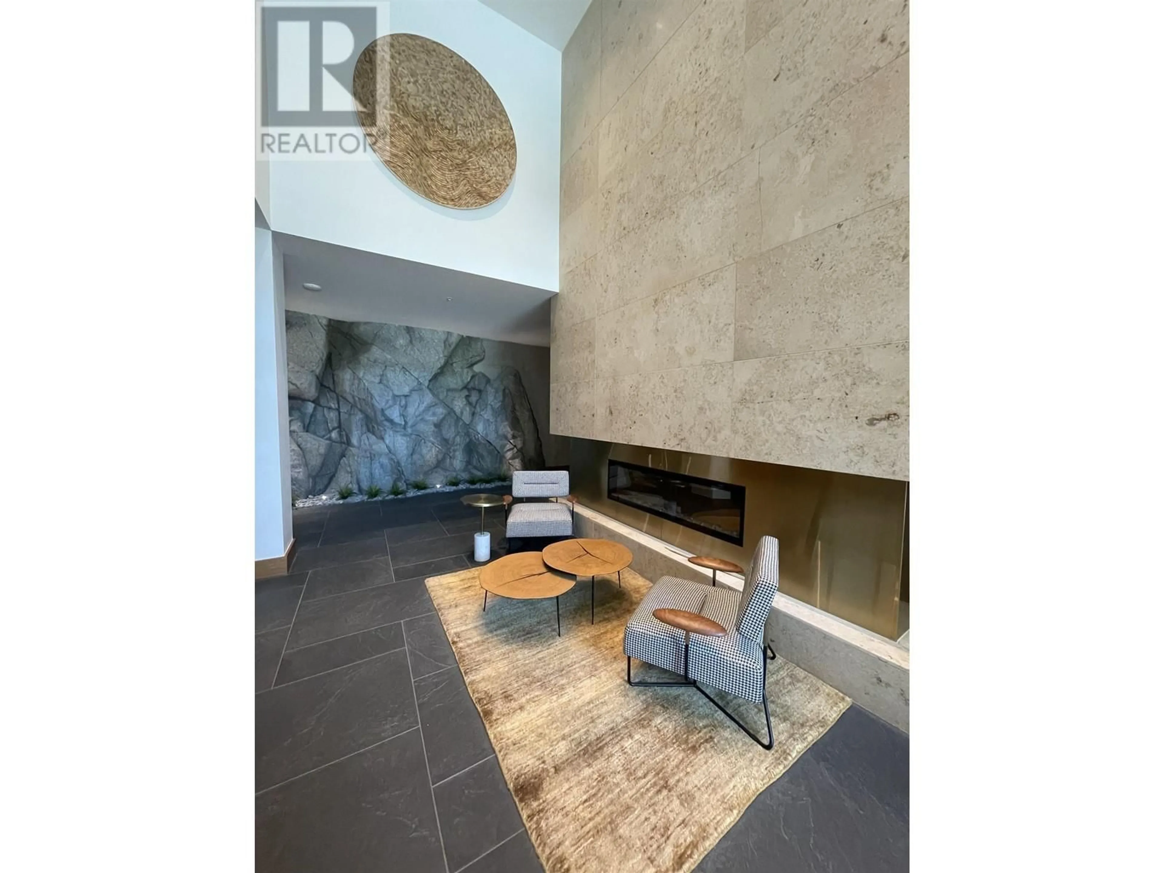 Indoor lobby, cement floor for 405 6687 NELSON AVENUE, West Vancouver British Columbia V7W2B2