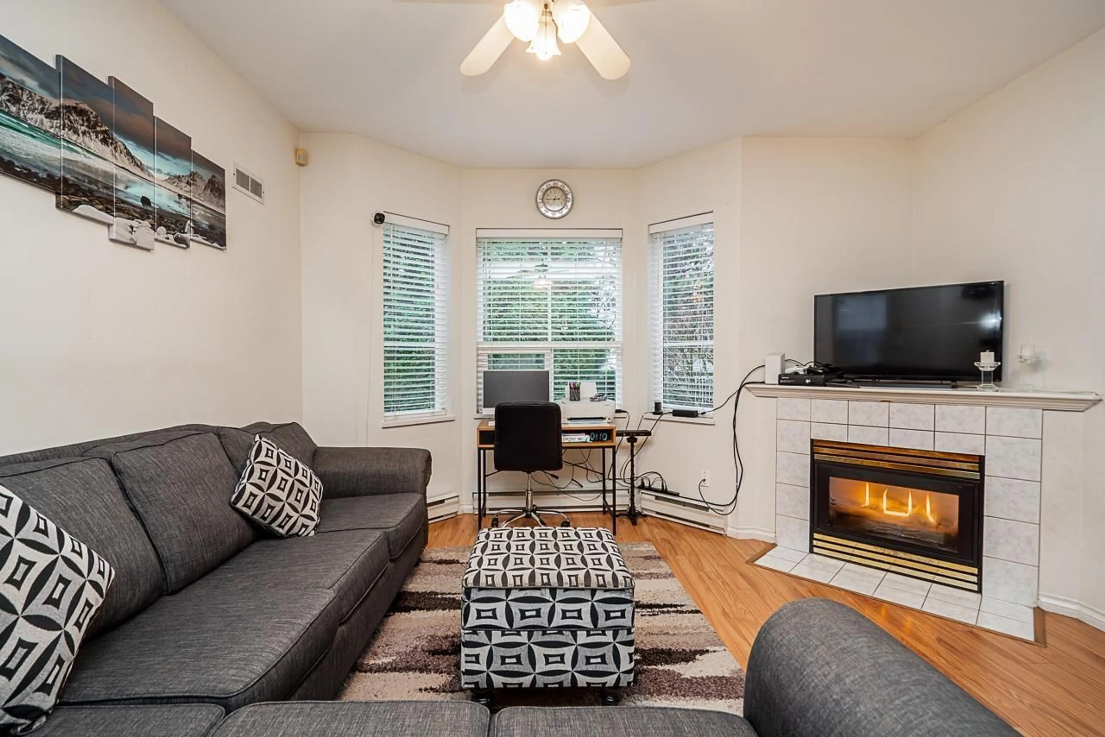 Living room, wood floors for 109 12769 72ND AVENUE, Surrey British Columbia V3W2M7