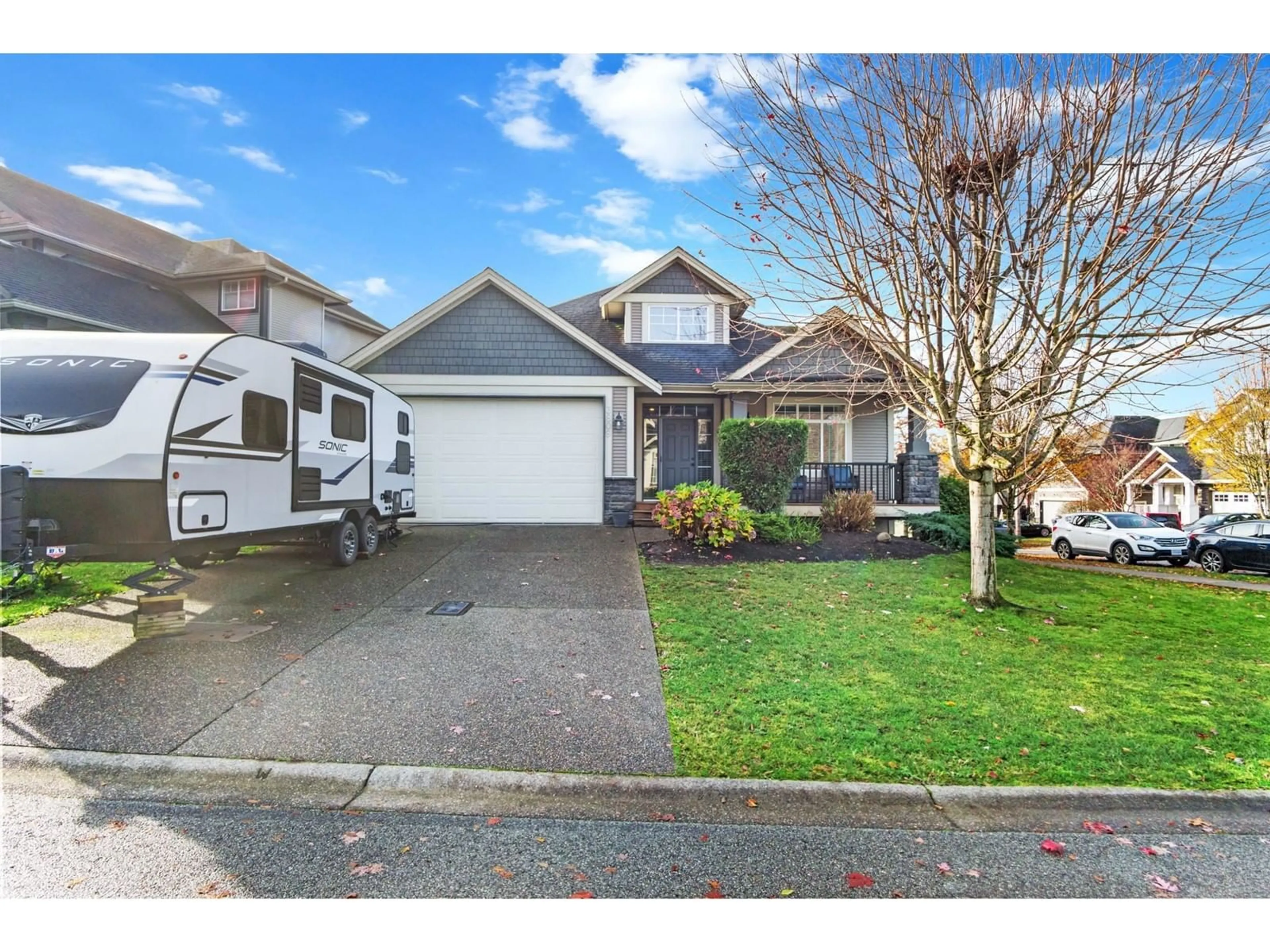 Frontside or backside of a home, the street view for 3809 LAUREN COURT, Abbotsford British Columbia V3G0A3