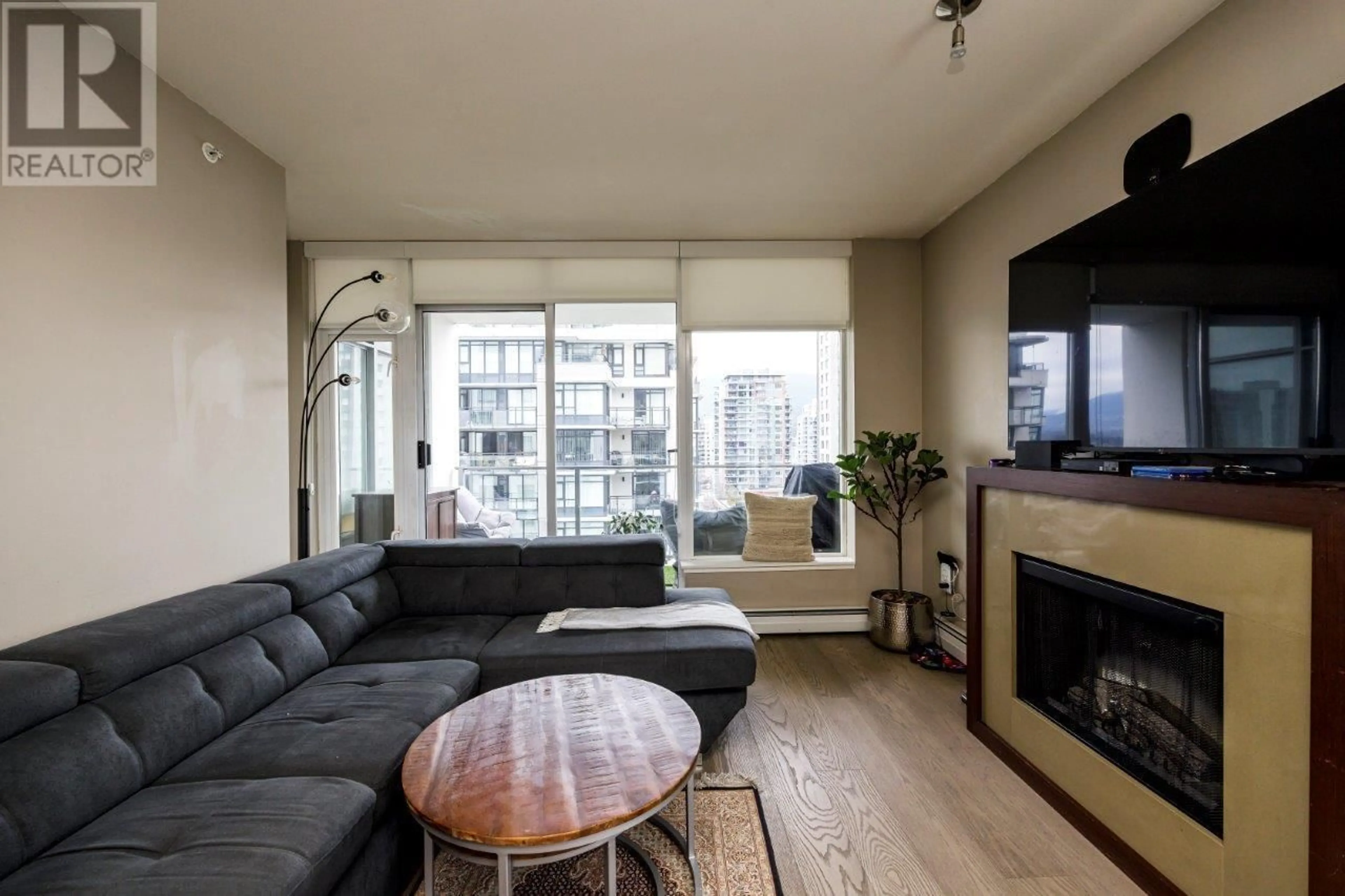 Living room, wood floors for 1207 1320 CHESTERFIELD AVENUE, North Vancouver British Columbia V7M0A6