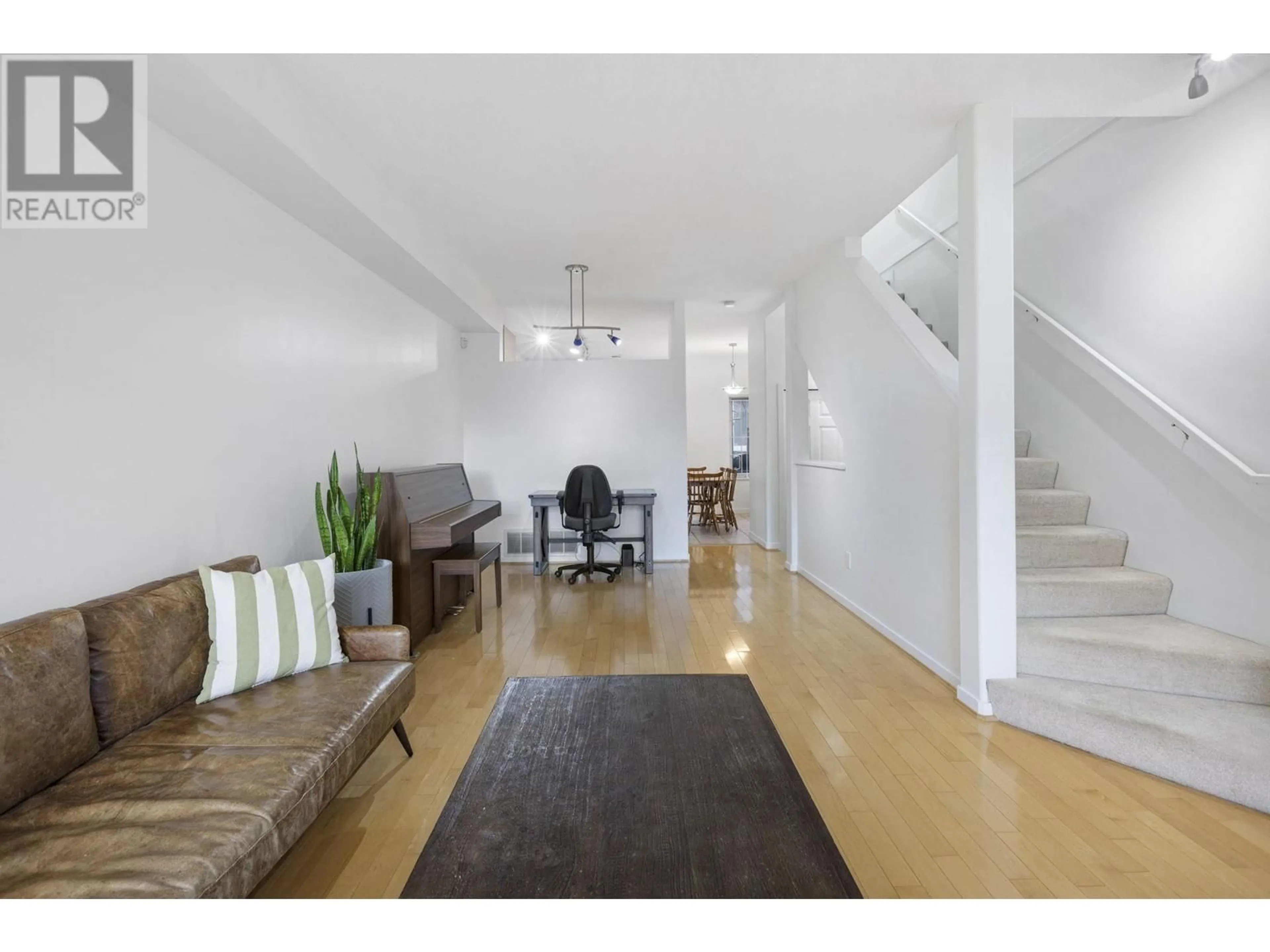 Indoor entryway, wood floors for 10 8433 BENNETT ROAD, Richmond British Columbia V6Y4E5