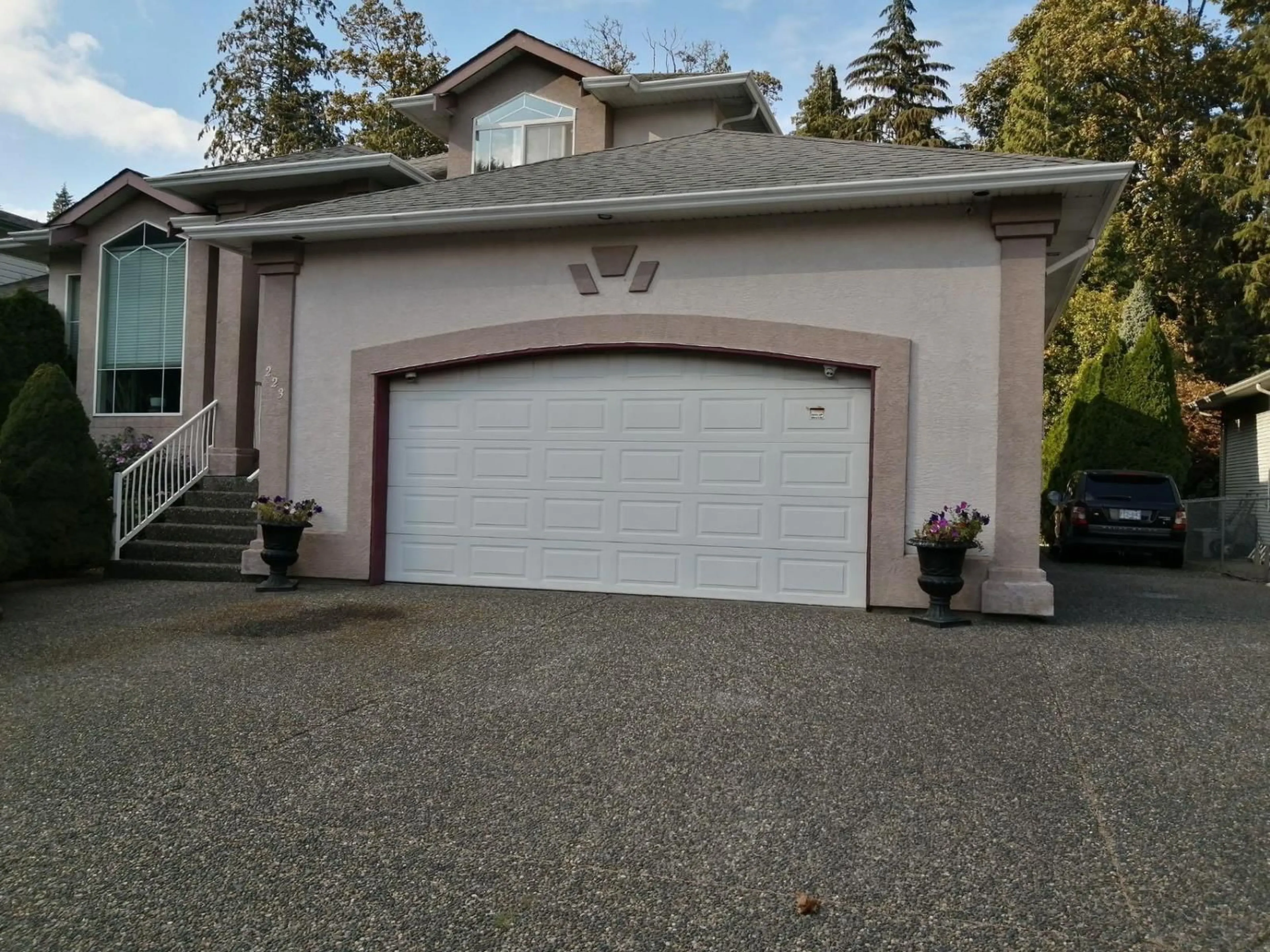 Indoor garage for 223 BALSAM AVENUE, Harrison Hot Springs British Columbia V0M1K0