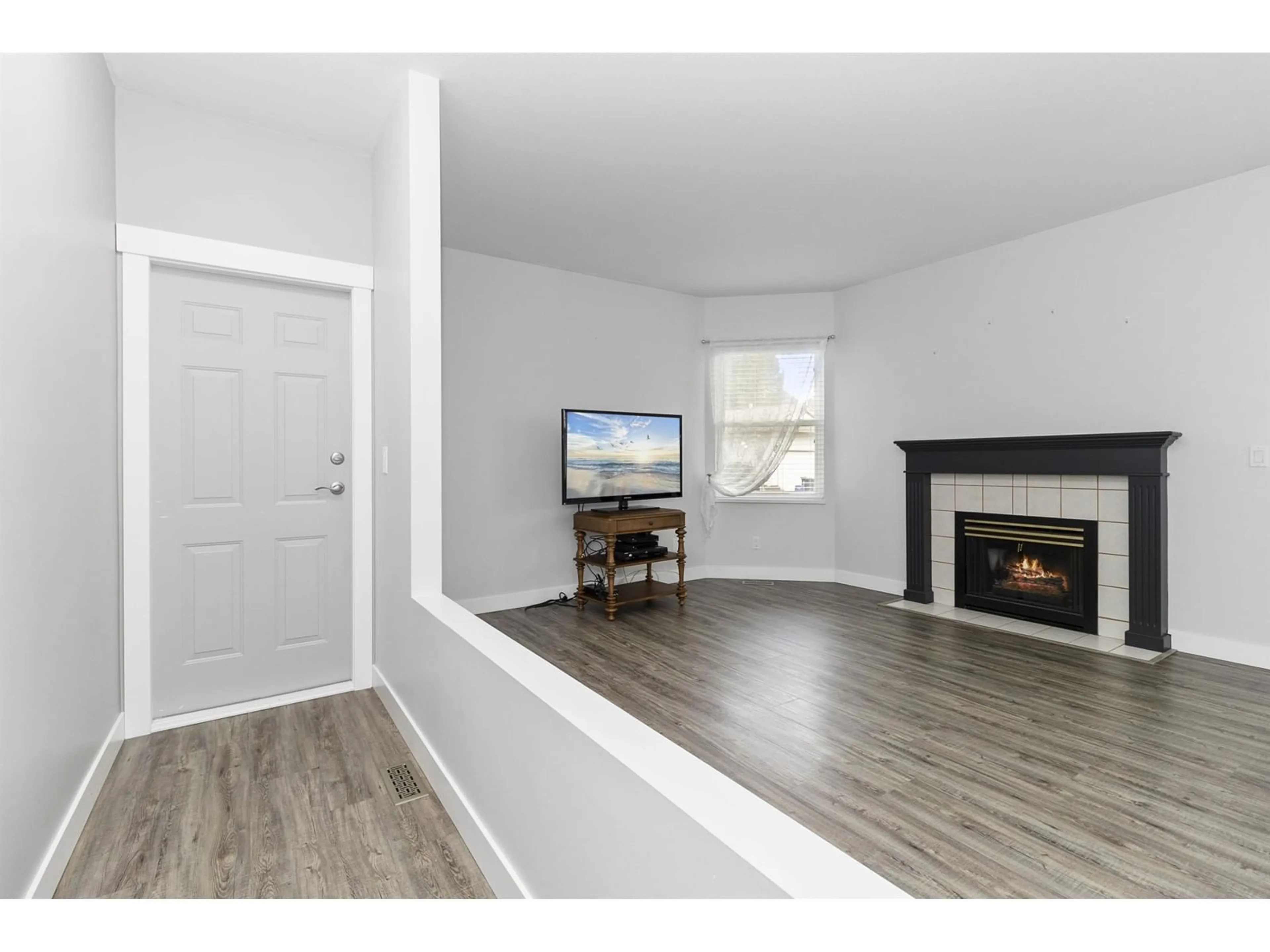 A pic of a room, wood floors for 15 27435 29A AVENUE, Langley British Columbia V4W3M4