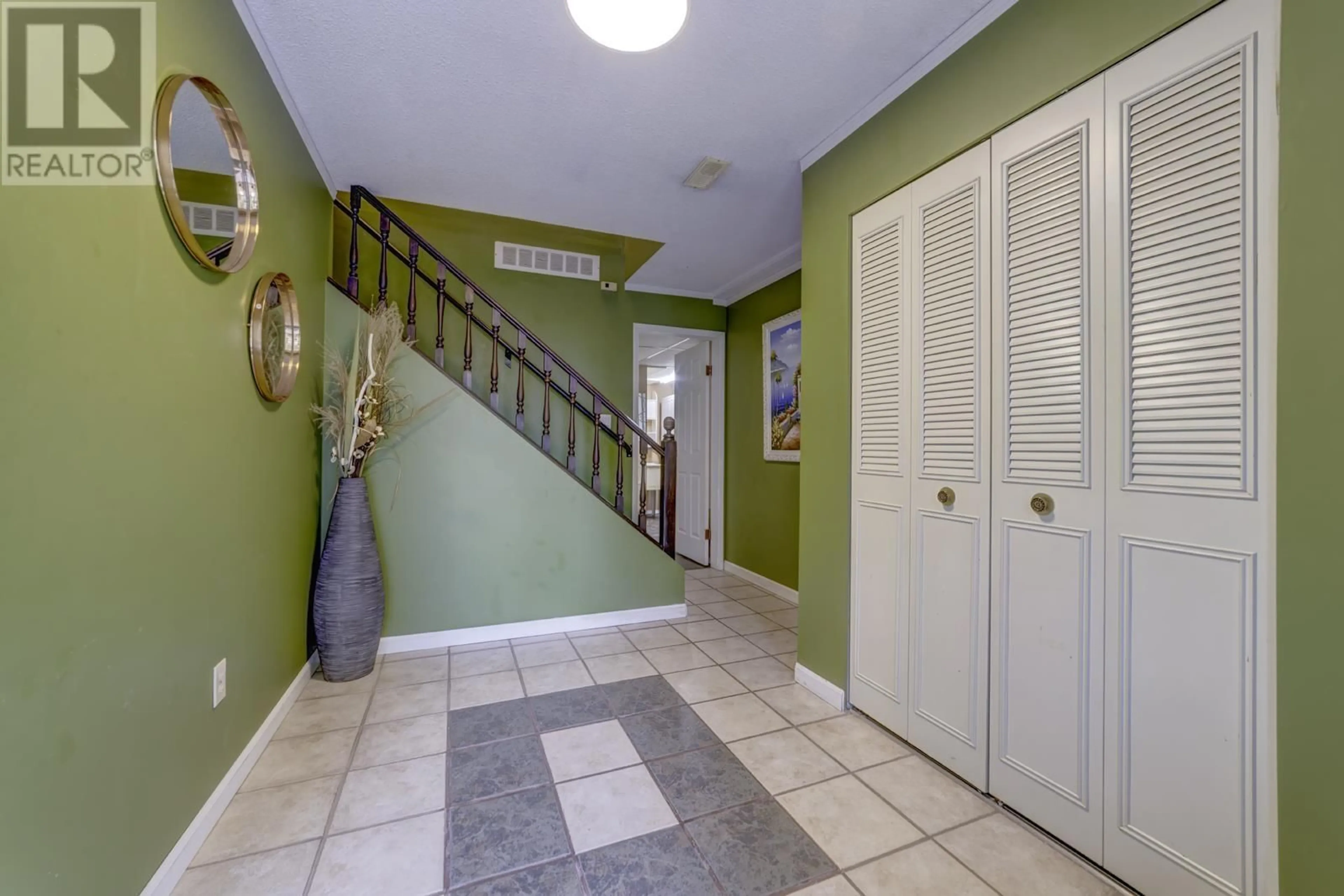 Indoor foyer, cement floor for 1026 SADDLE STREET, Coquitlam British Columbia V3C3W3