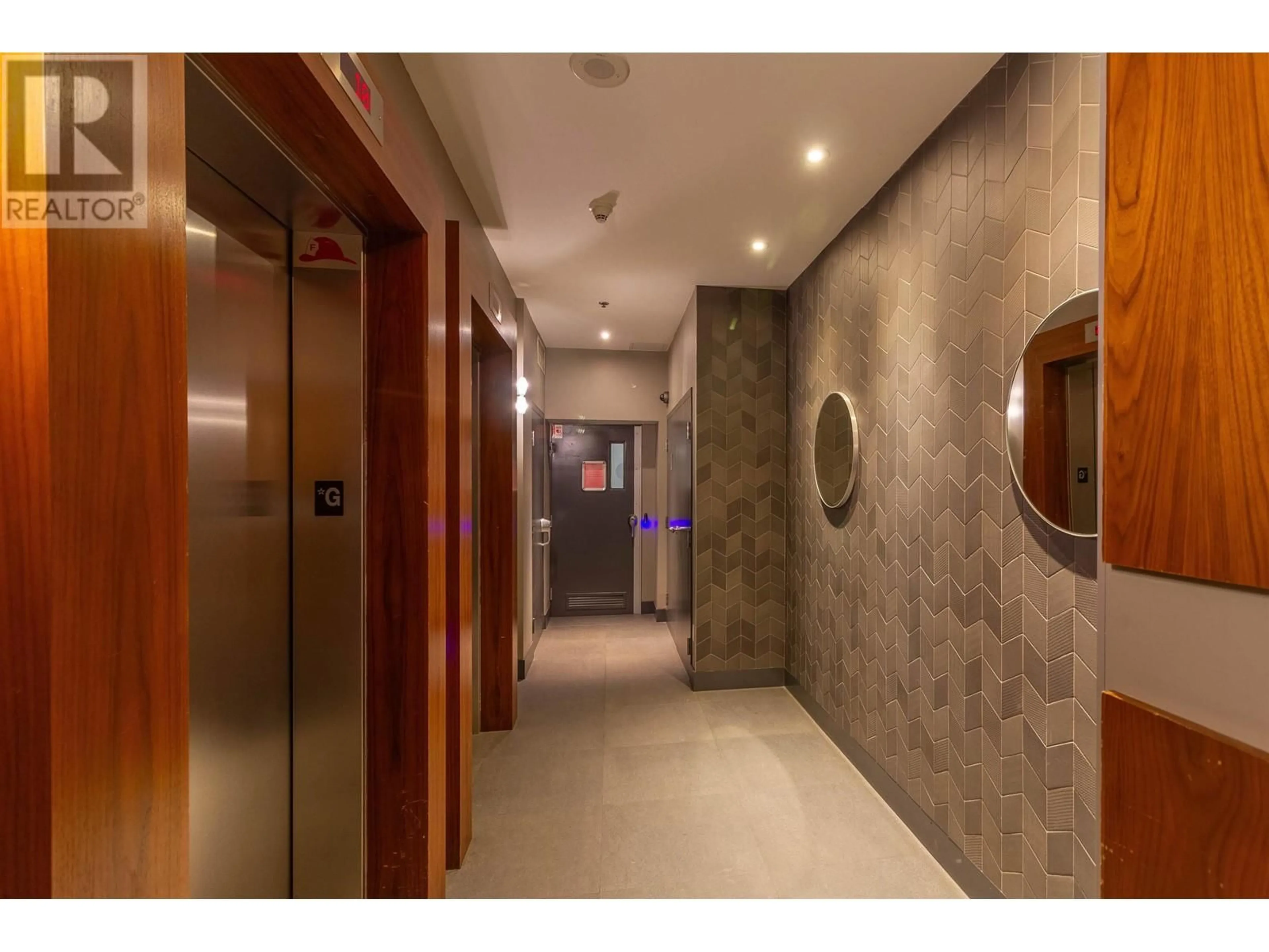 Indoor foyer for 903 989 BEATTY STREET, Vancouver British Columbia V6Z3C2