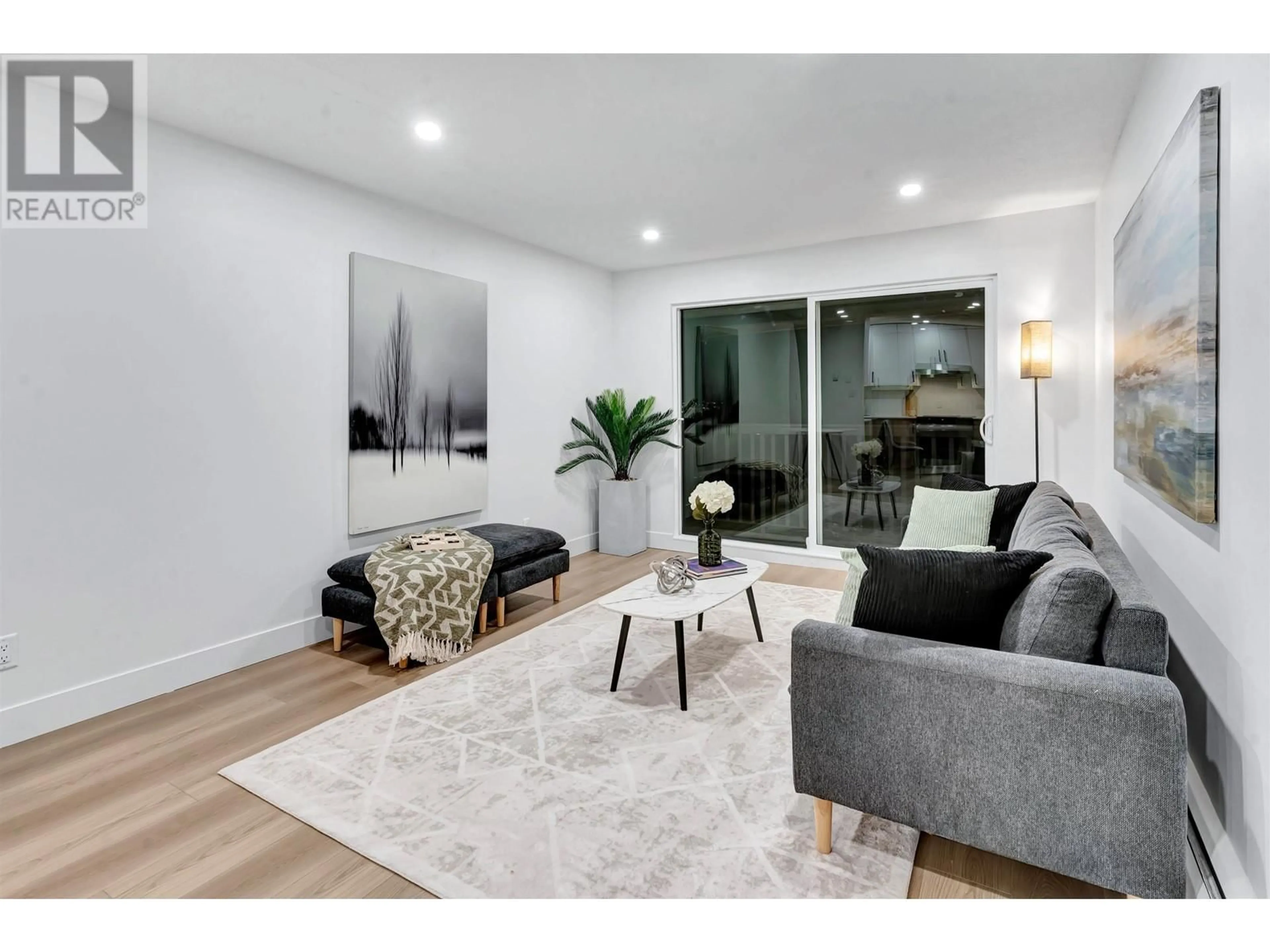 Living room, wood floors for 306 270 W 3 STREET, North Vancouver British Columbia V7P3K6