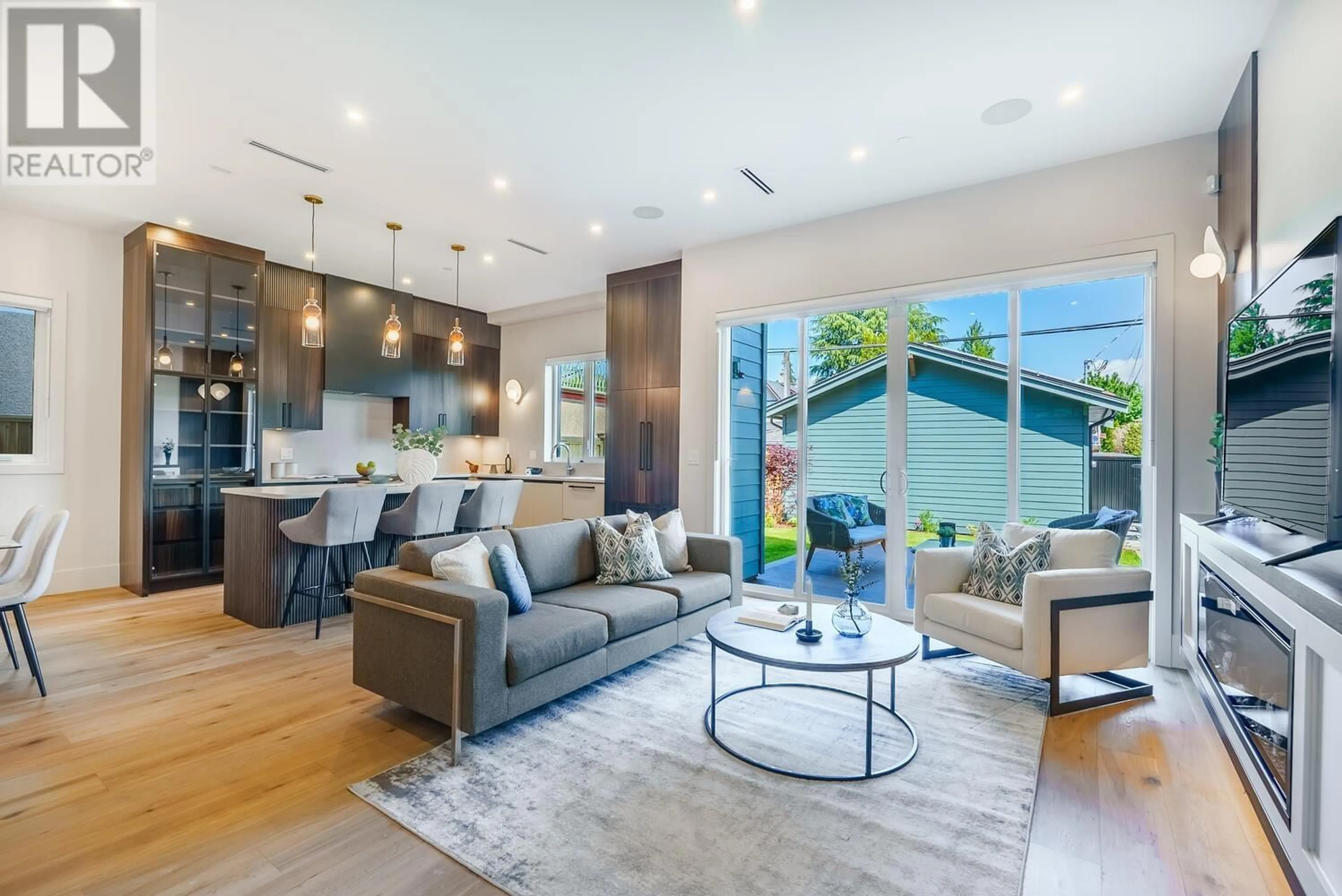 Living room, wood floors for 745 E 39TH AVENUE, Vancouver British Columbia V5W1K5