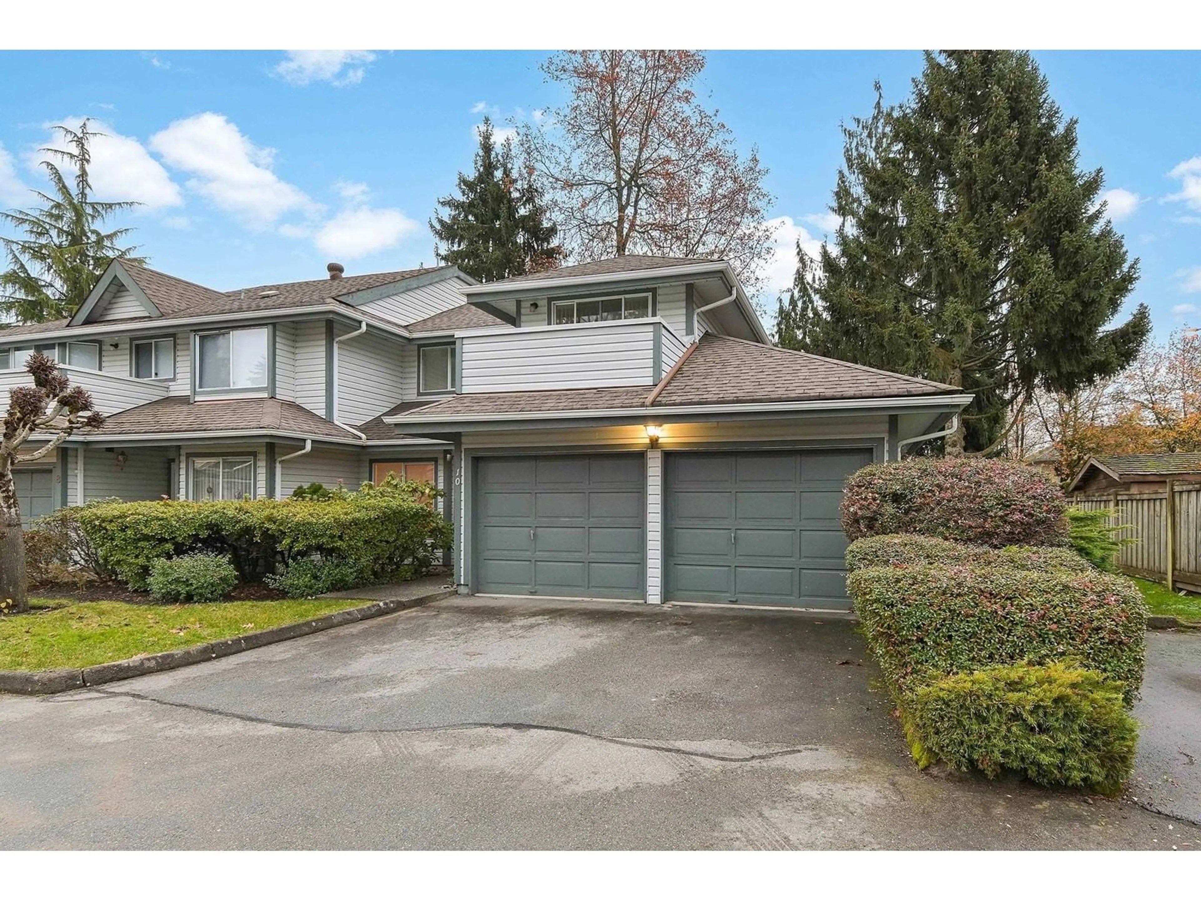Unknown for 10 - 9947 151, Surrey British Columbia V3R9N7
