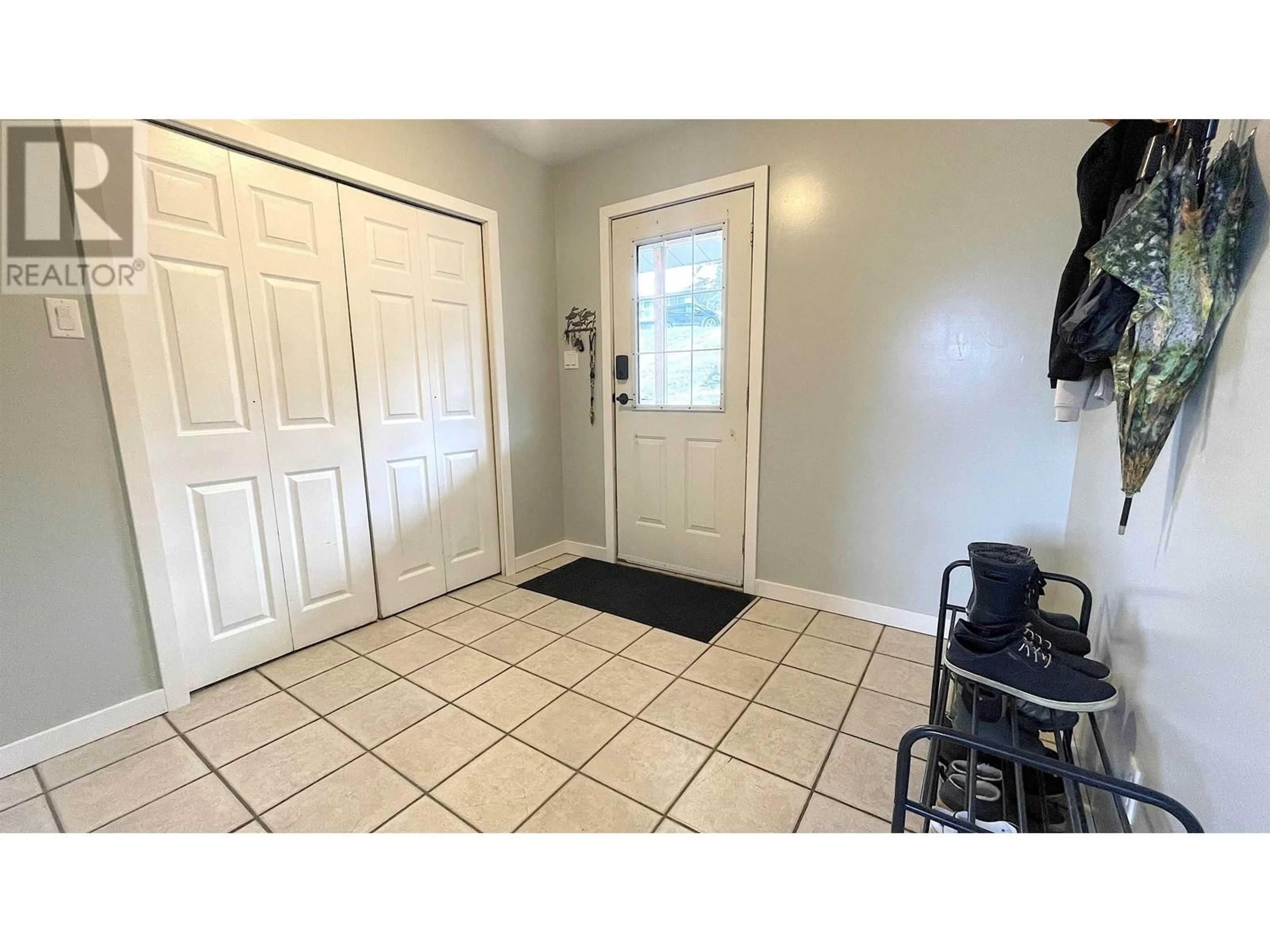 Indoor entryway, not visible floor for 828 OCEANVIEW DRIVE, Port Edward British Columbia V0V1G0