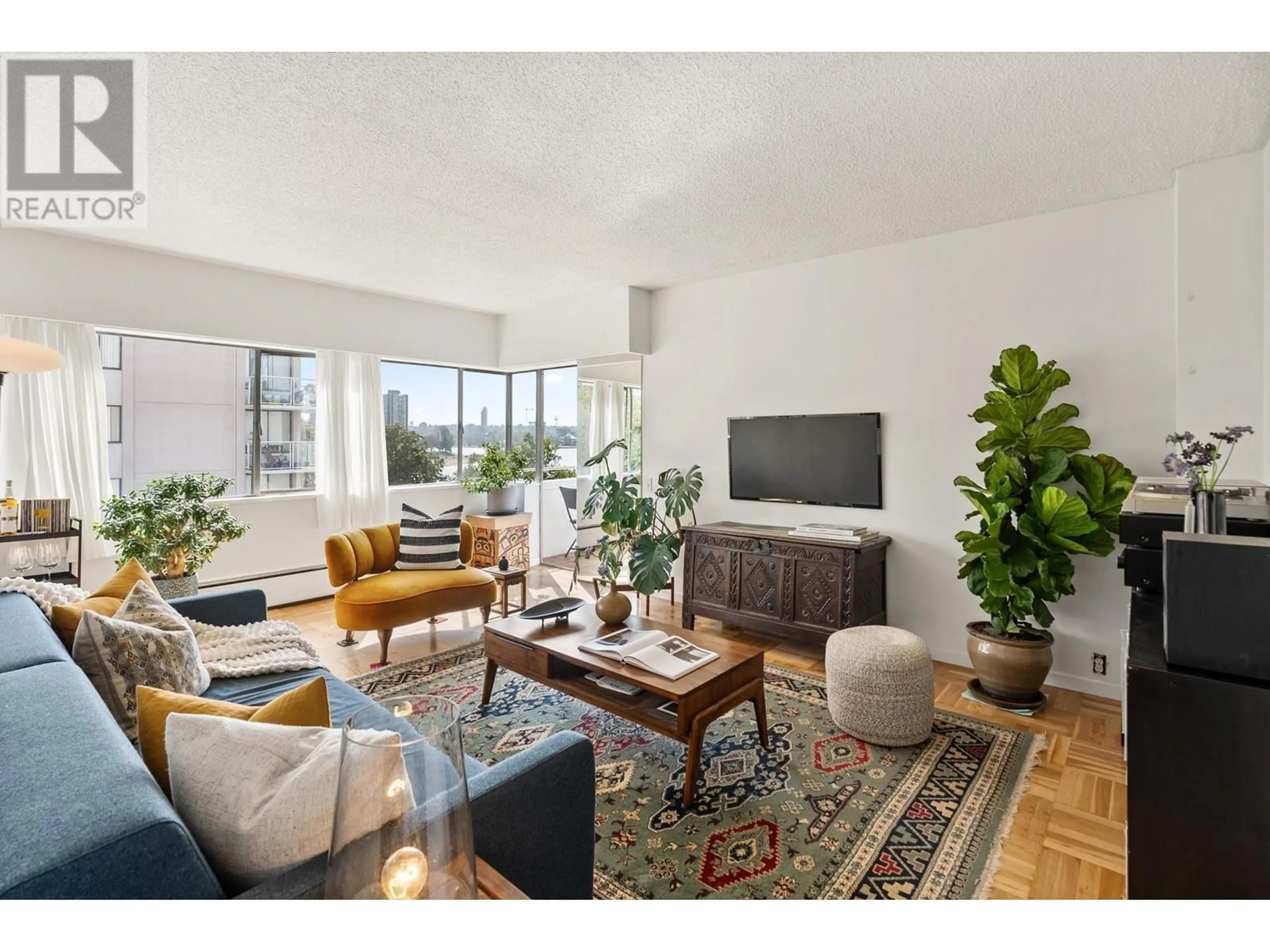 Living room, wood floors for 503 2095 BEACH AVENUE, Vancouver British Columbia V6G1Z3