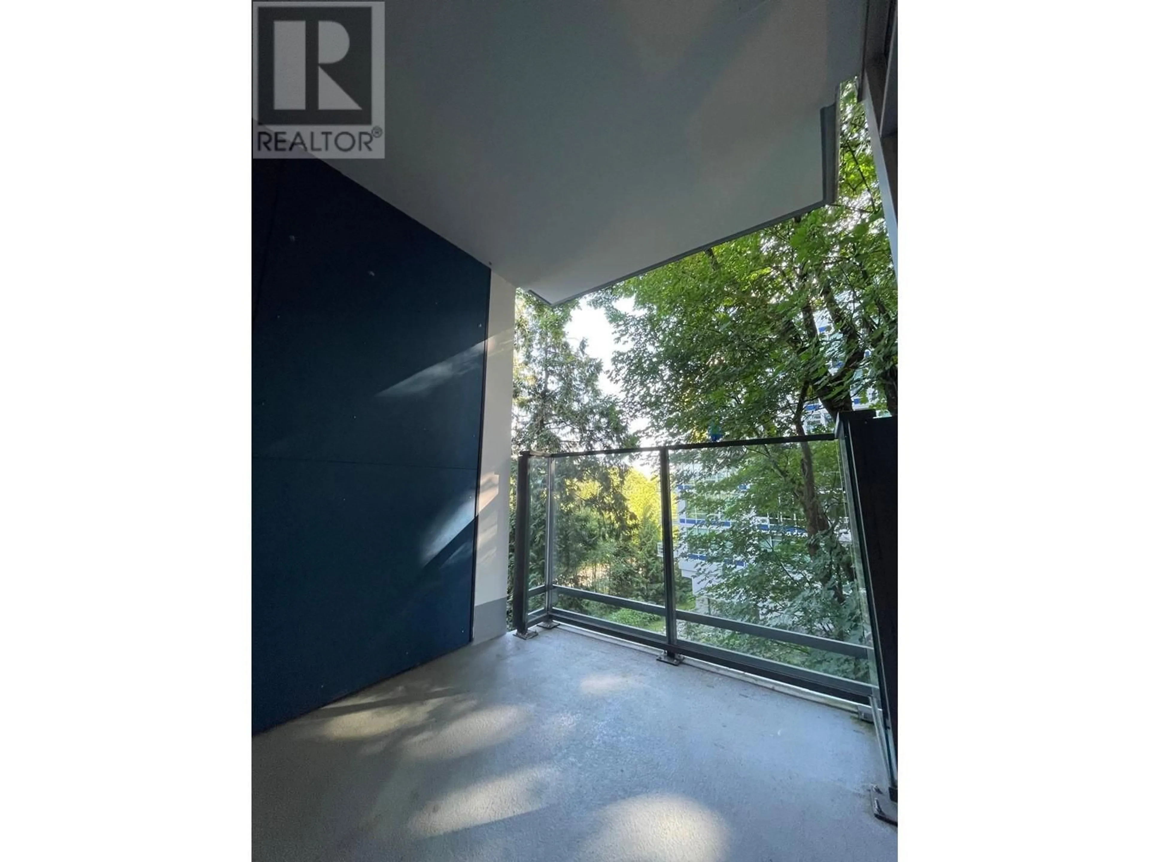 Indoor foyer, cement floor for 207 8940 UNIVERSITY CRESCENT, Burnaby British Columbia V5A4Y8