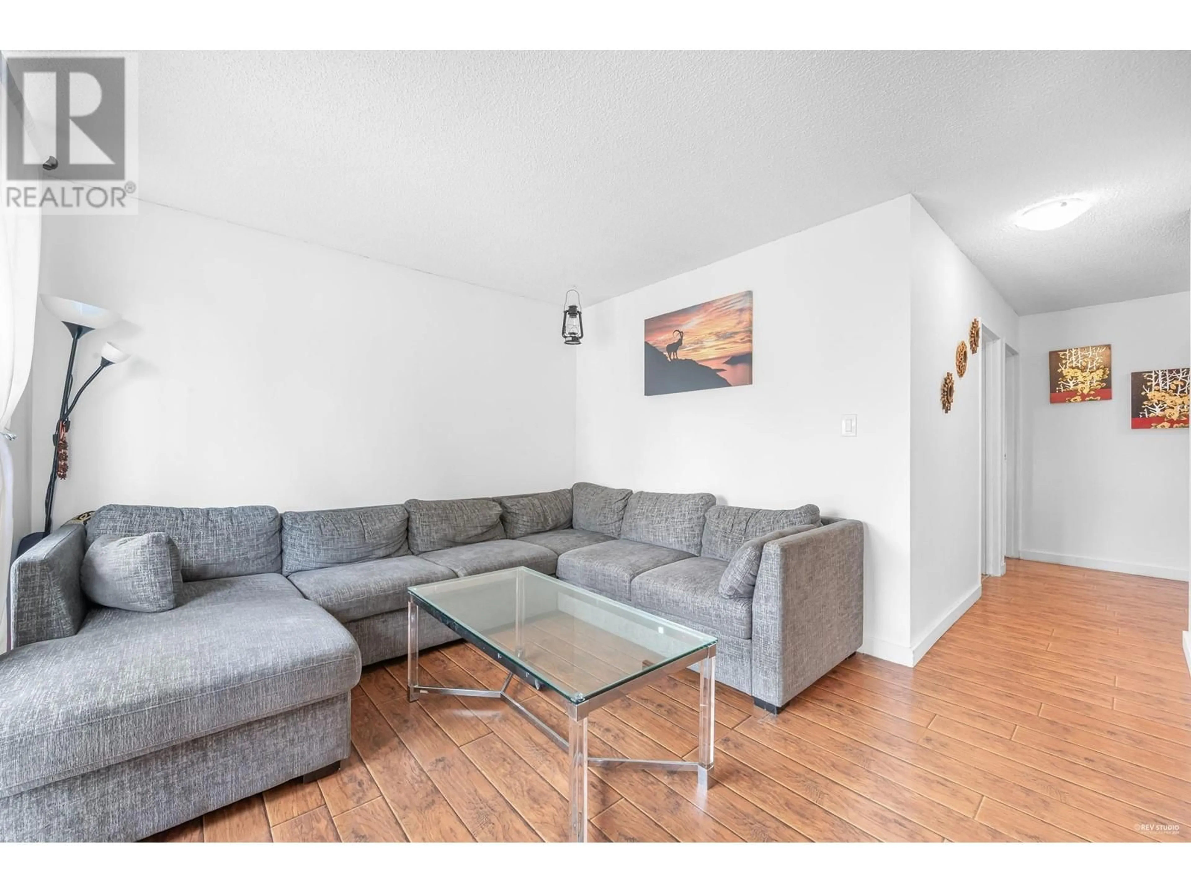 Living room, wood floors for 109 1948 COQUITLAM AVENUE, Port Coquitlam British Columbia V3B1J5