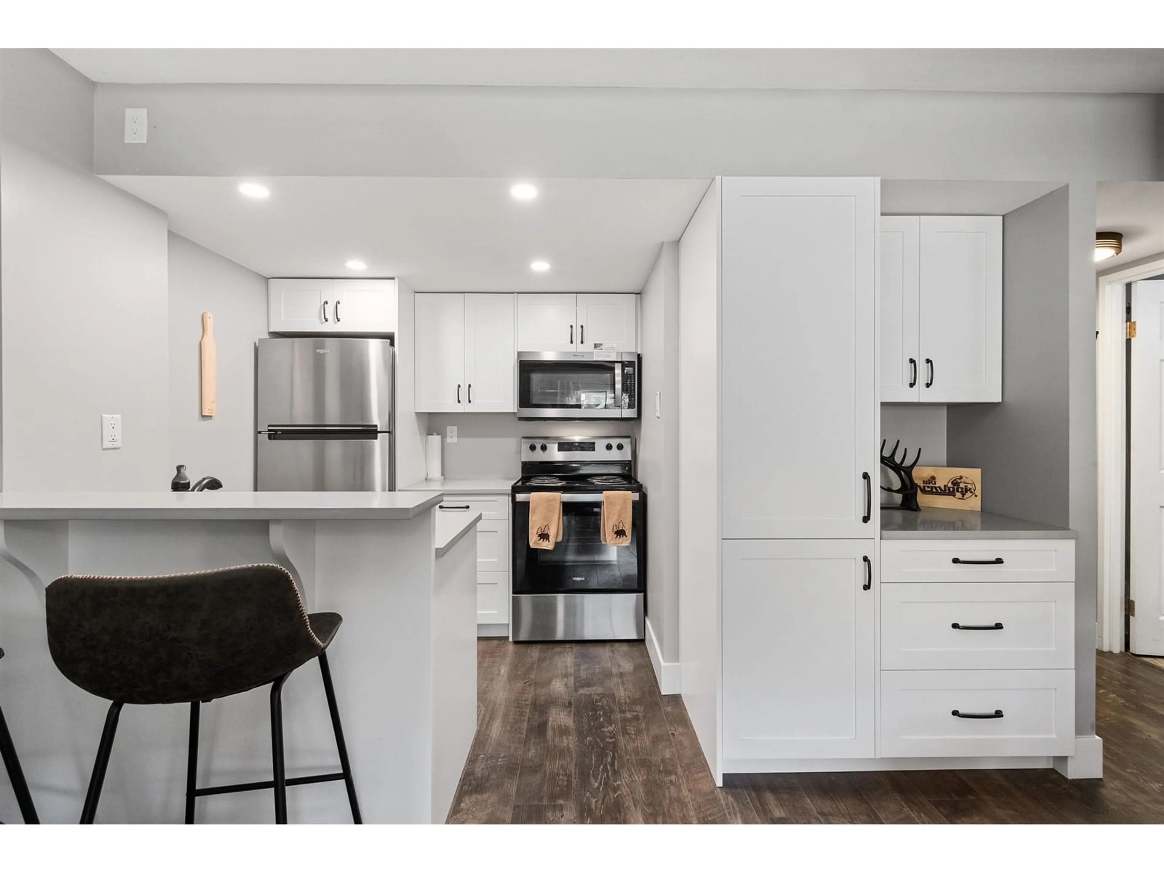 Open concept kitchen, wood/laminate floor for 309B - 21000 ENZIAN, Mission British Columbia V0M1A1
