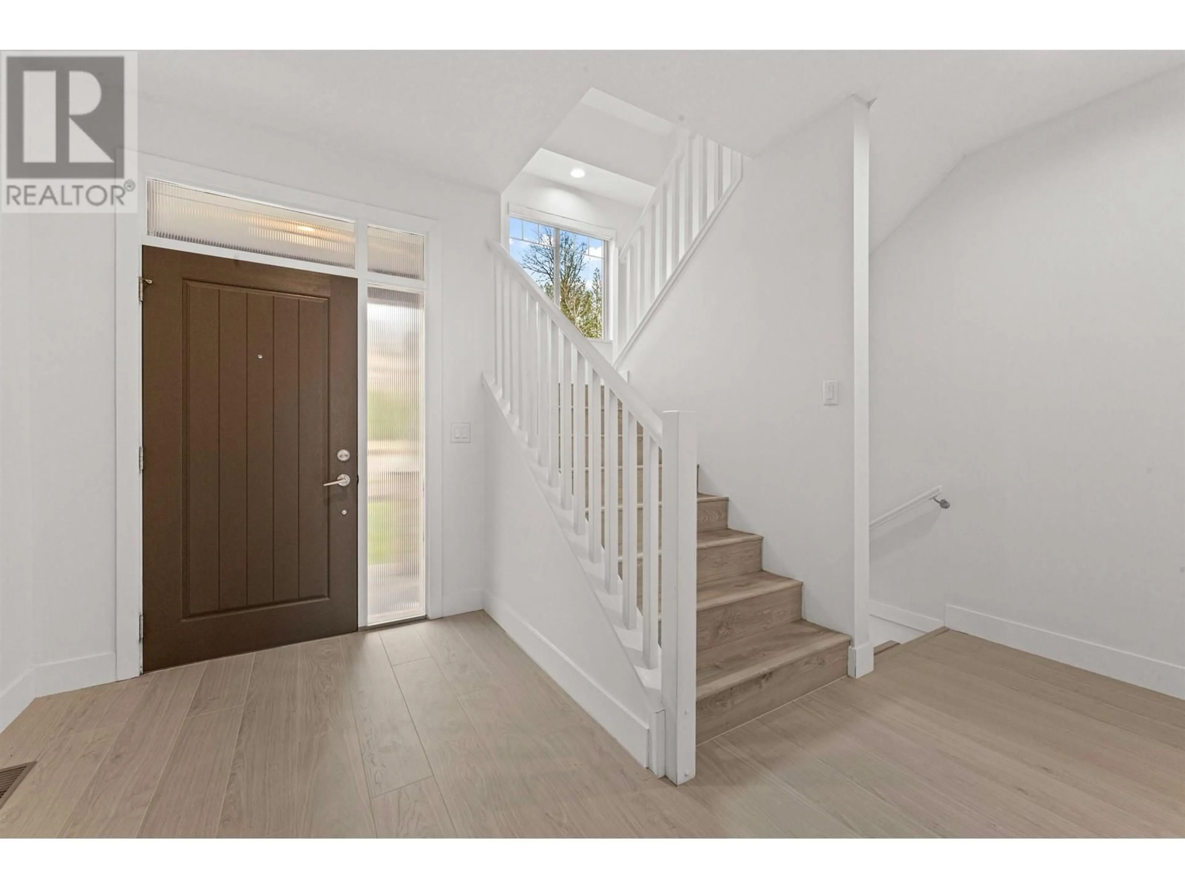 Indoor entryway, wood floors for 106 3450 DAVID AVENUE, Coquitlam British Columbia V3E0J9