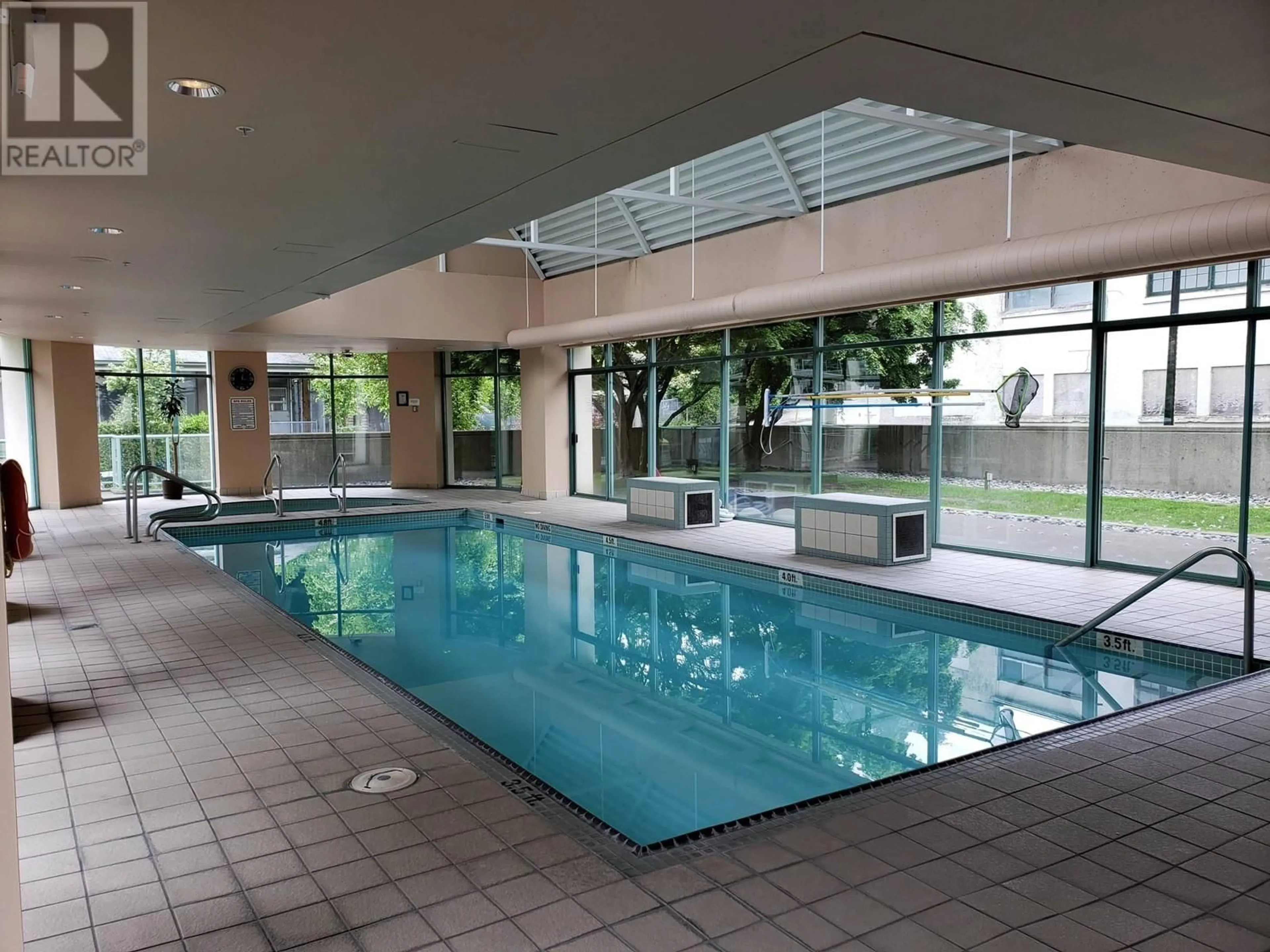 Indoor or outdoor pool for 601 907 BEACH AVENUE, Vancouver British Columbia V6Z2R3