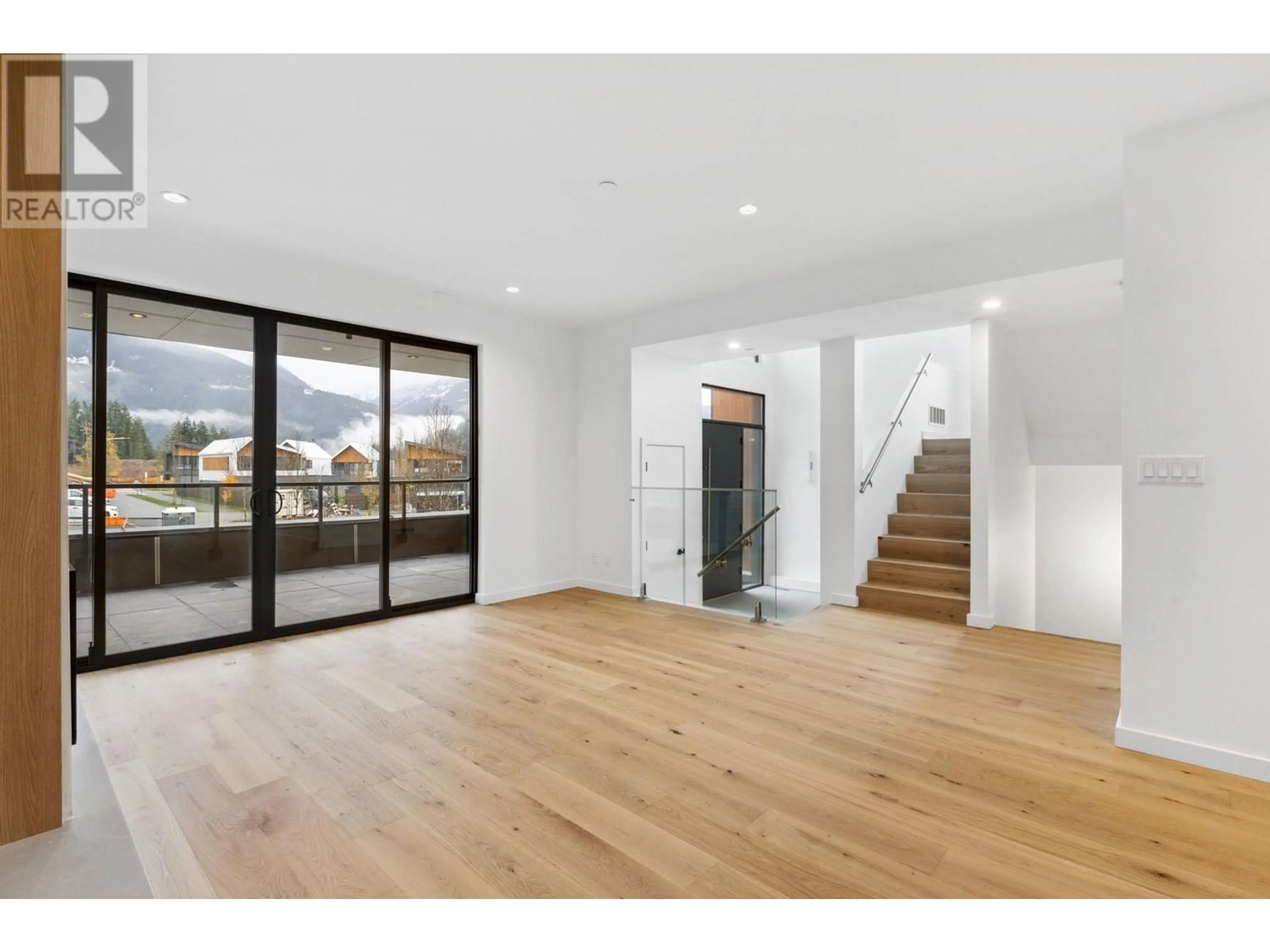 Indoor foyer, wood floors for 2945 SNOWBERRY PLACE, Squamish British Columbia V8B1B1