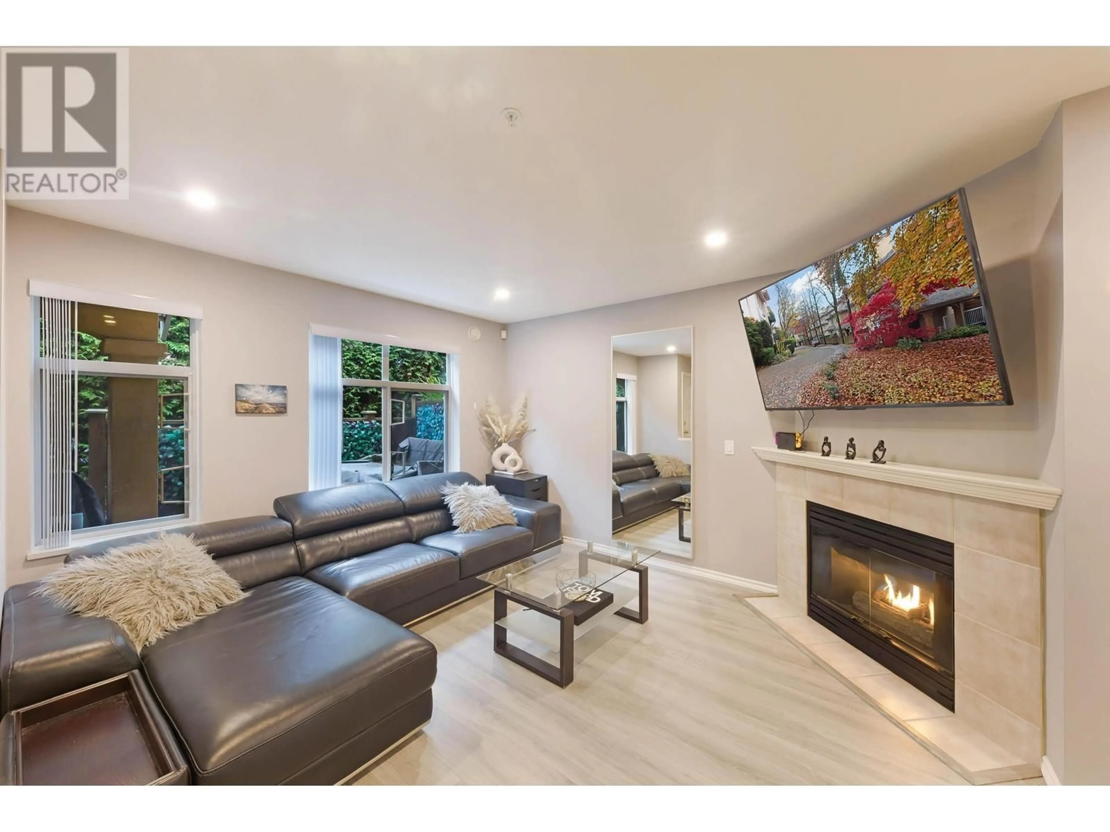 Living room, wood floors for 61 3436 TERRA VITA PLACE, Vancouver British Columbia V5K5H6