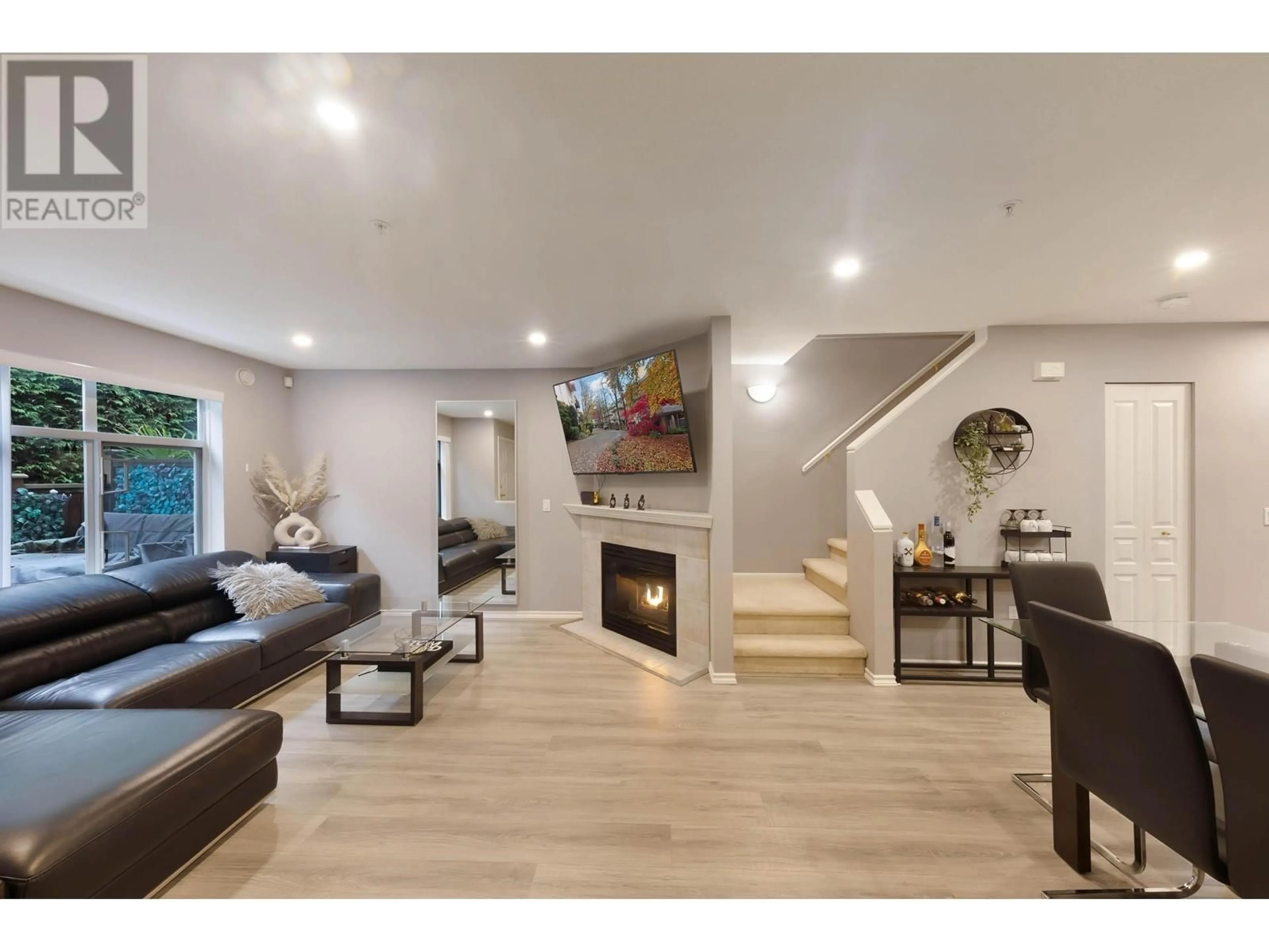 Living room, wood floors for 61 3436 TERRA VITA PLACE, Vancouver British Columbia V5K5H6