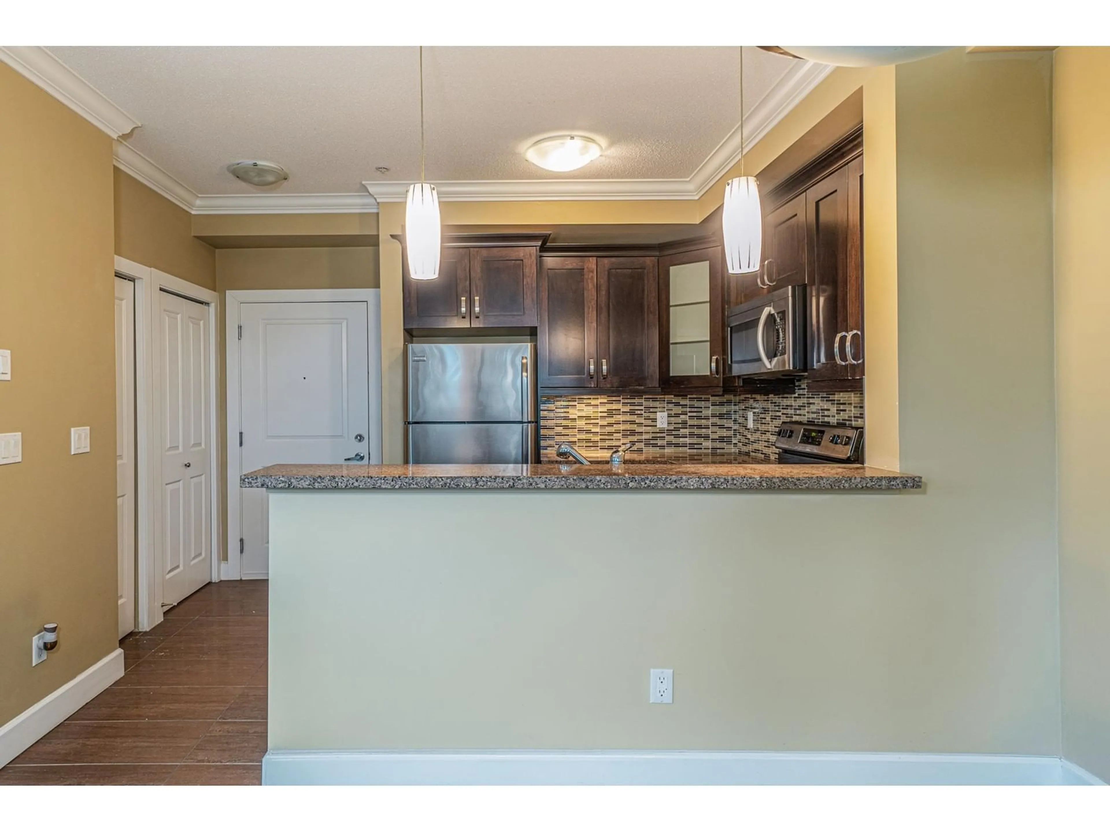 Standard kitchen, wood floors, cottage for 324 13897 FRASER HIGHWAY, Surrey British Columbia V3T0G8