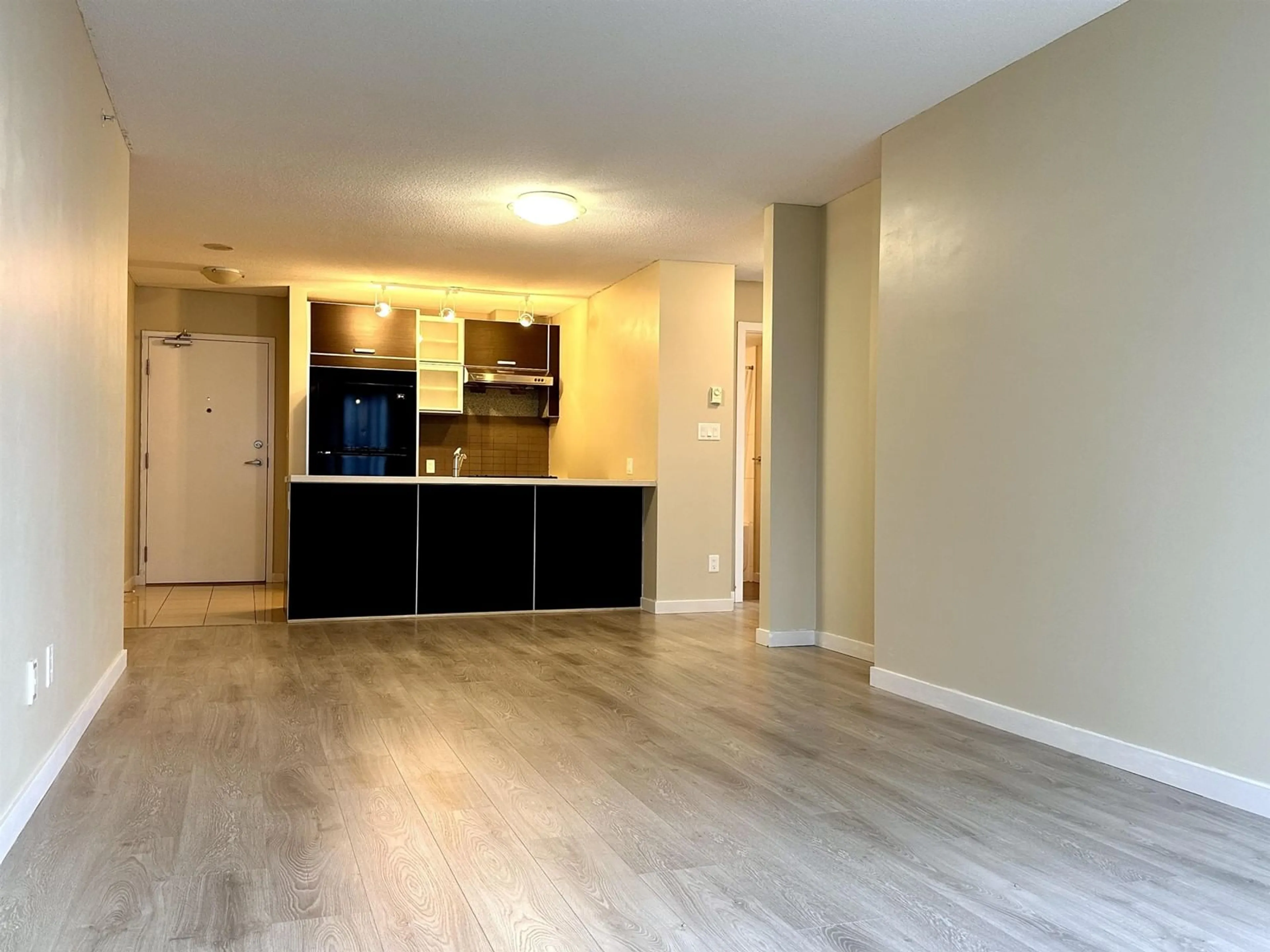 A pic of a room, wood floors for 2402 13688 100 AVENUE, Surrey British Columbia V3T0G5