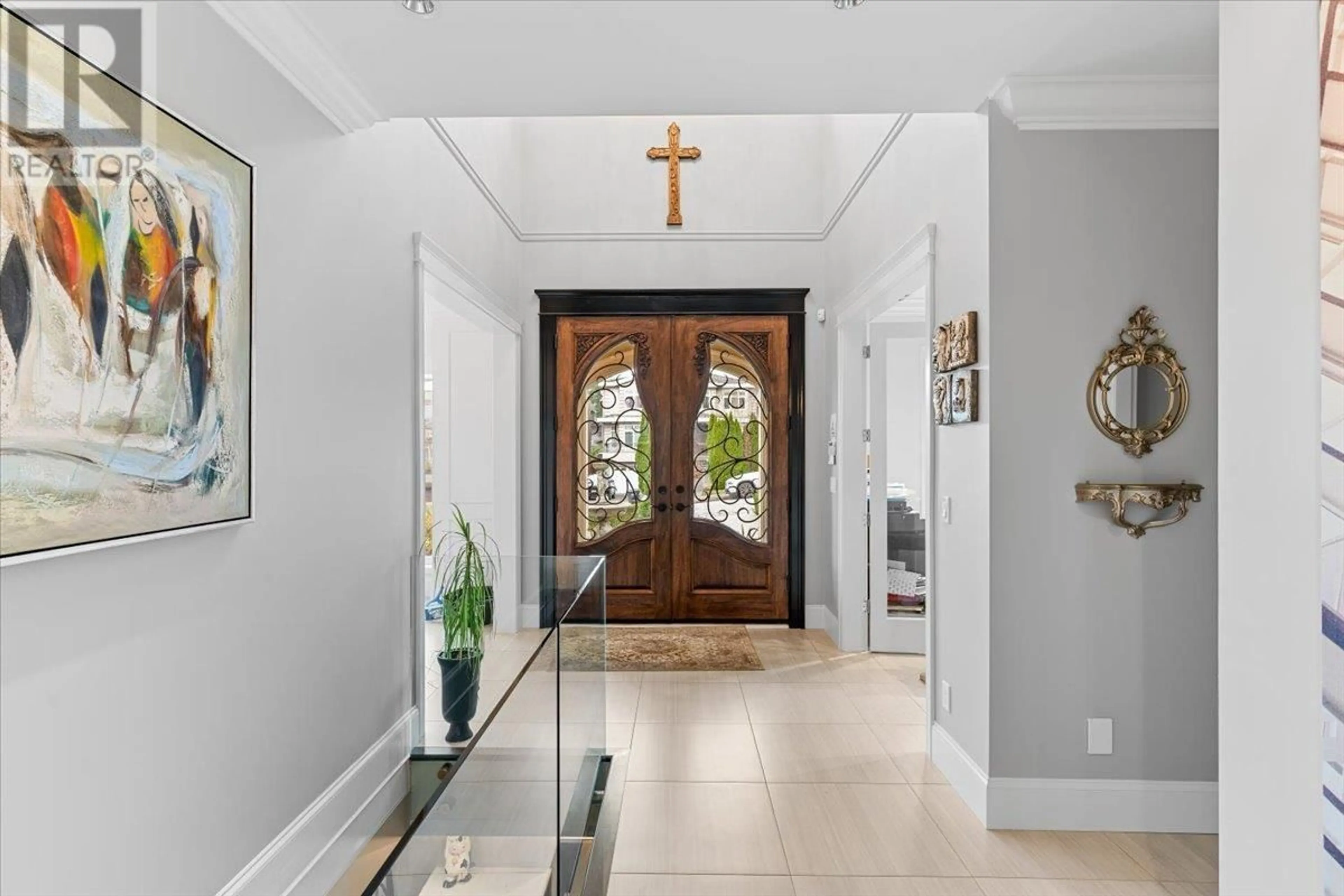 Indoor entryway, wood floors for 7158 RIDGEVIEW DRIVE, Burnaby British Columbia V5A4V3