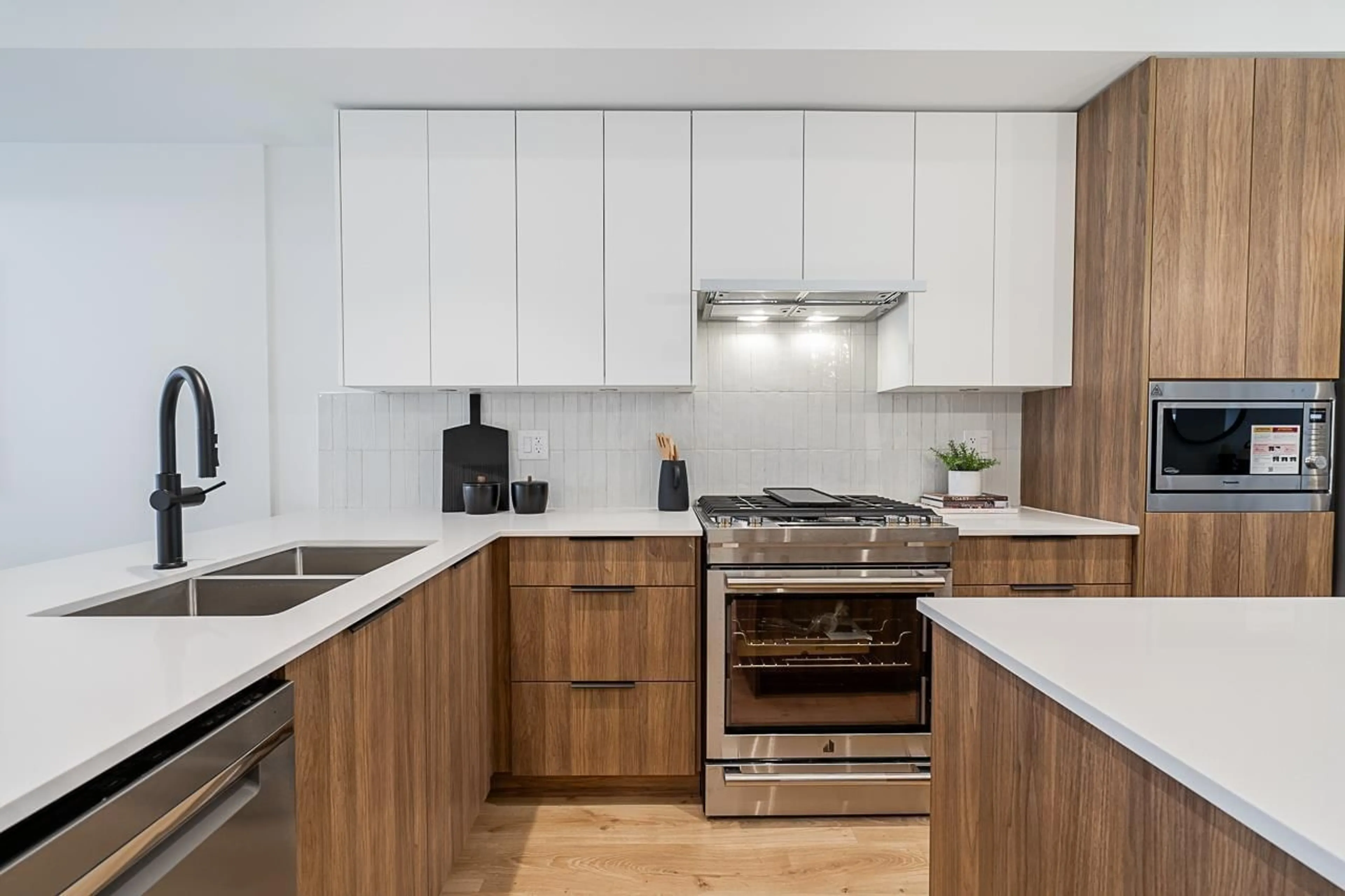 Contemporary kitchen, wood floors, cottage for 24 8430 NOTTMAN STREET, Mission British Columbia V2V3W4