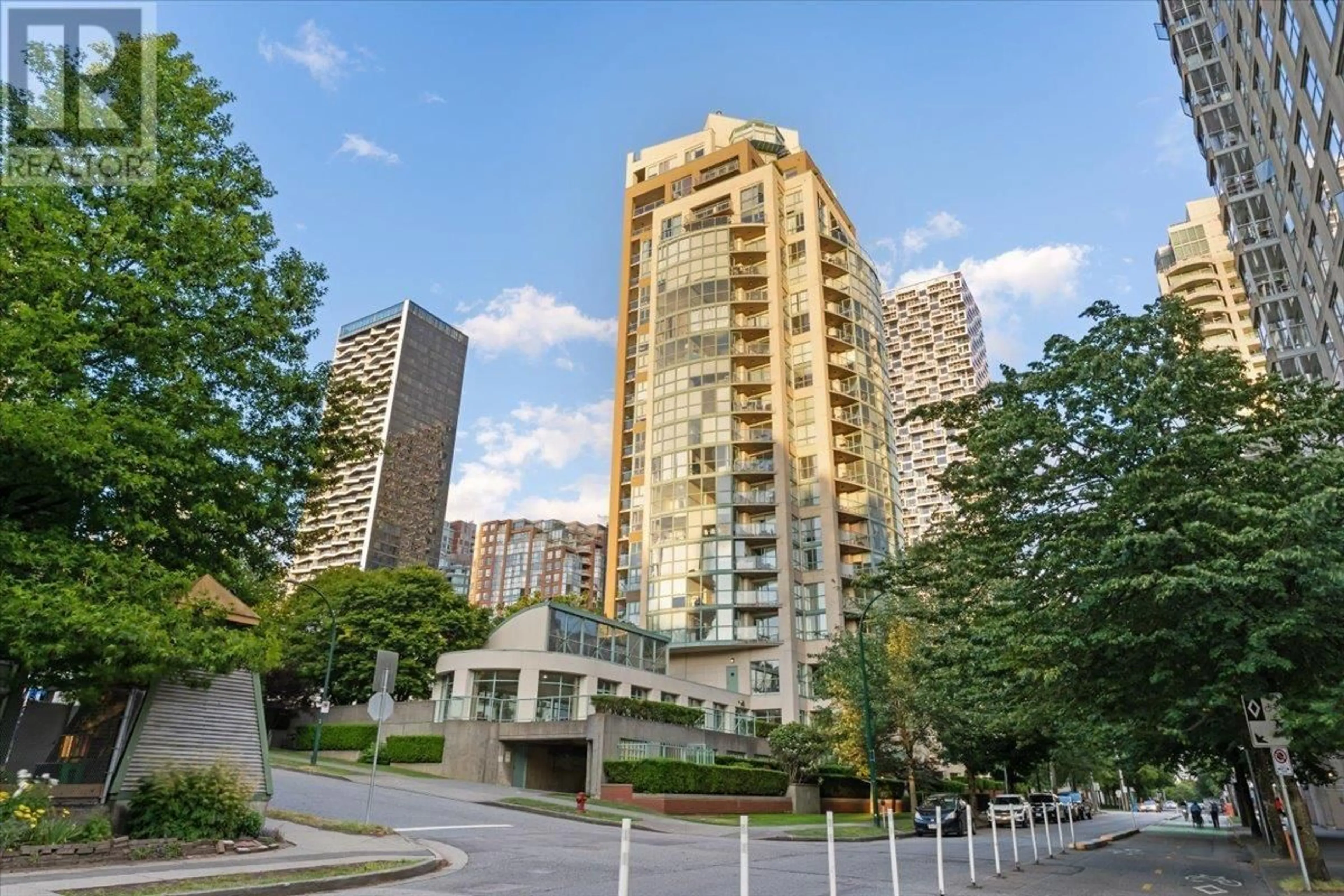 A pic from exterior of the house or condo, the view of city buildings for 1401 907 BEACH AVENUE, Vancouver British Columbia V6Z2R3