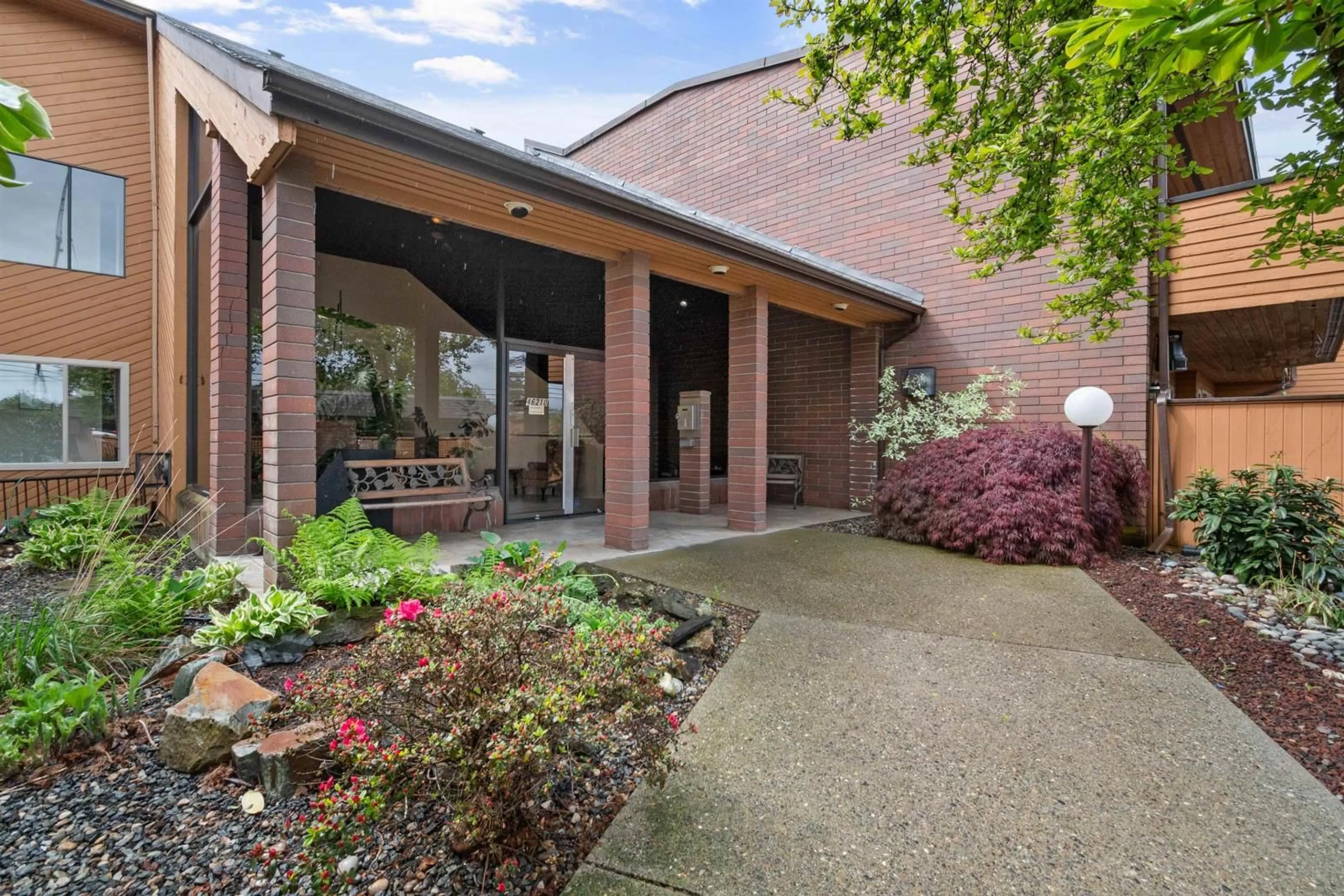 Indoor foyer, carpet floors for 117 46210 CHILLIWACK CENTRAL ROAD, Chilliwack British Columbia V2P1J8