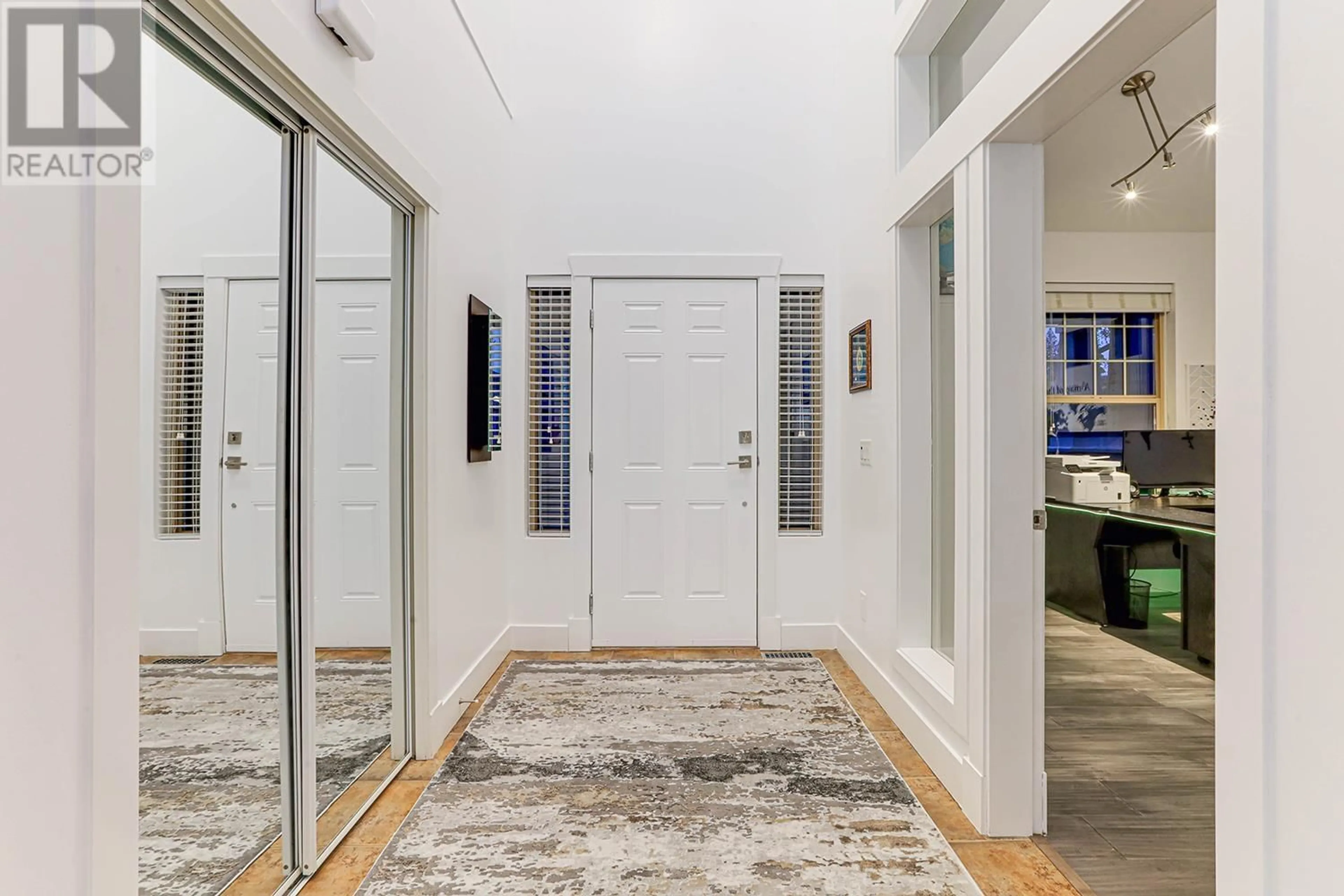 Indoor entryway, wood floors for 24777 MCCLURE DRIVE, Maple Ridge British Columbia V2W0A5