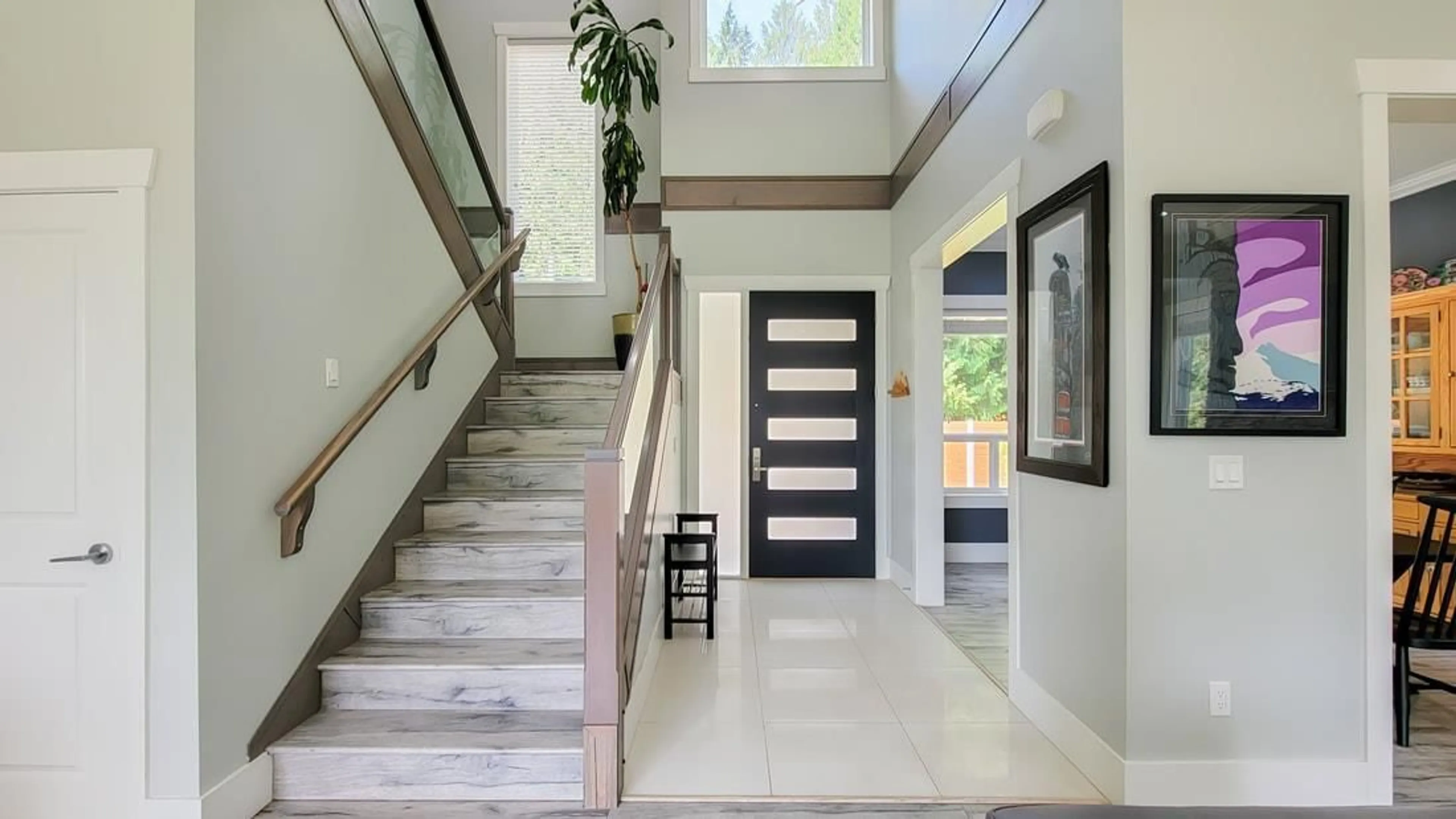 Indoor foyer, wood floors for 31740 BENCH AVENUE, Mission British Columbia V4S1E6