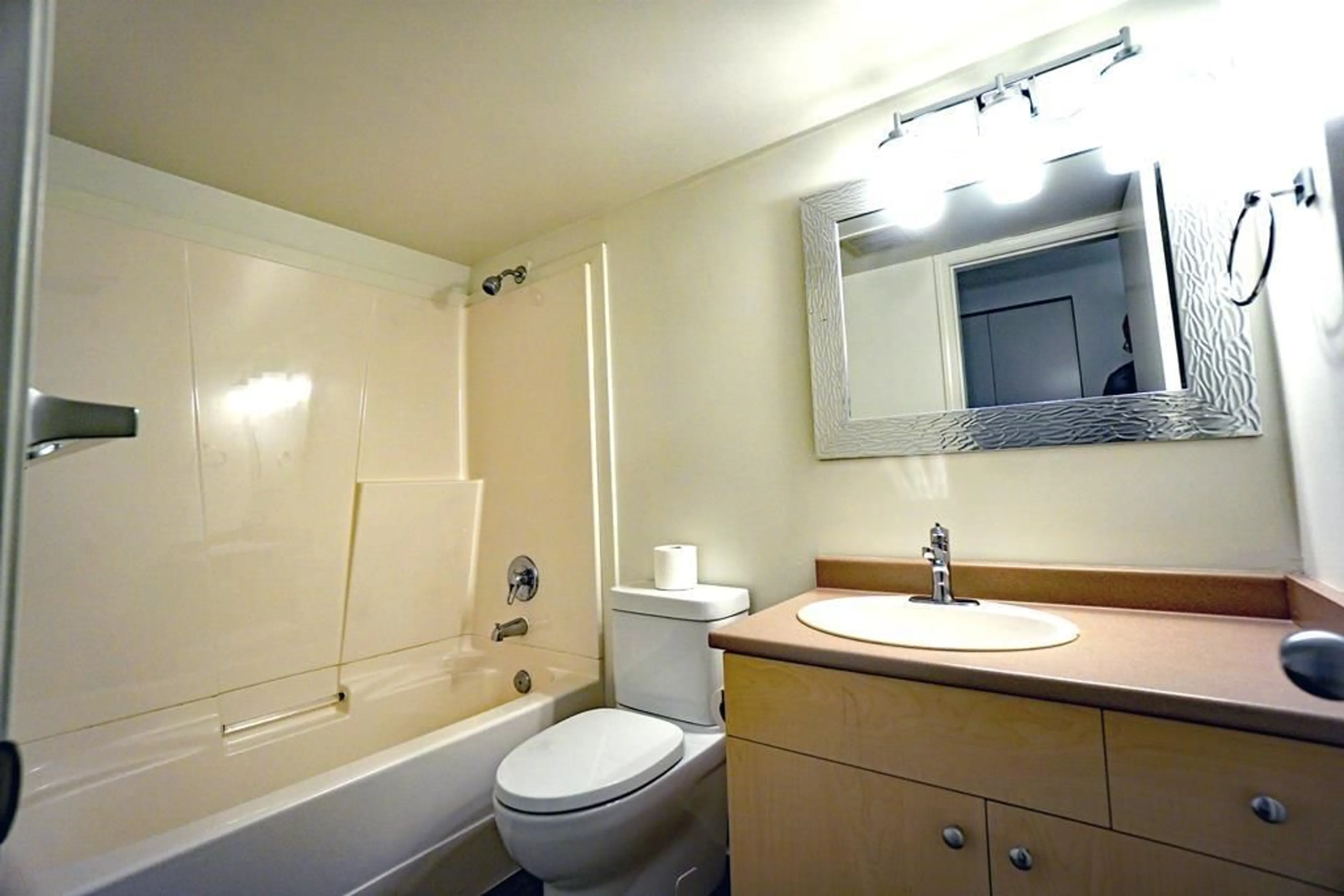 Standard bathroom for 213 20454 53RD AVENUE, Langley British Columbia V3A7S1